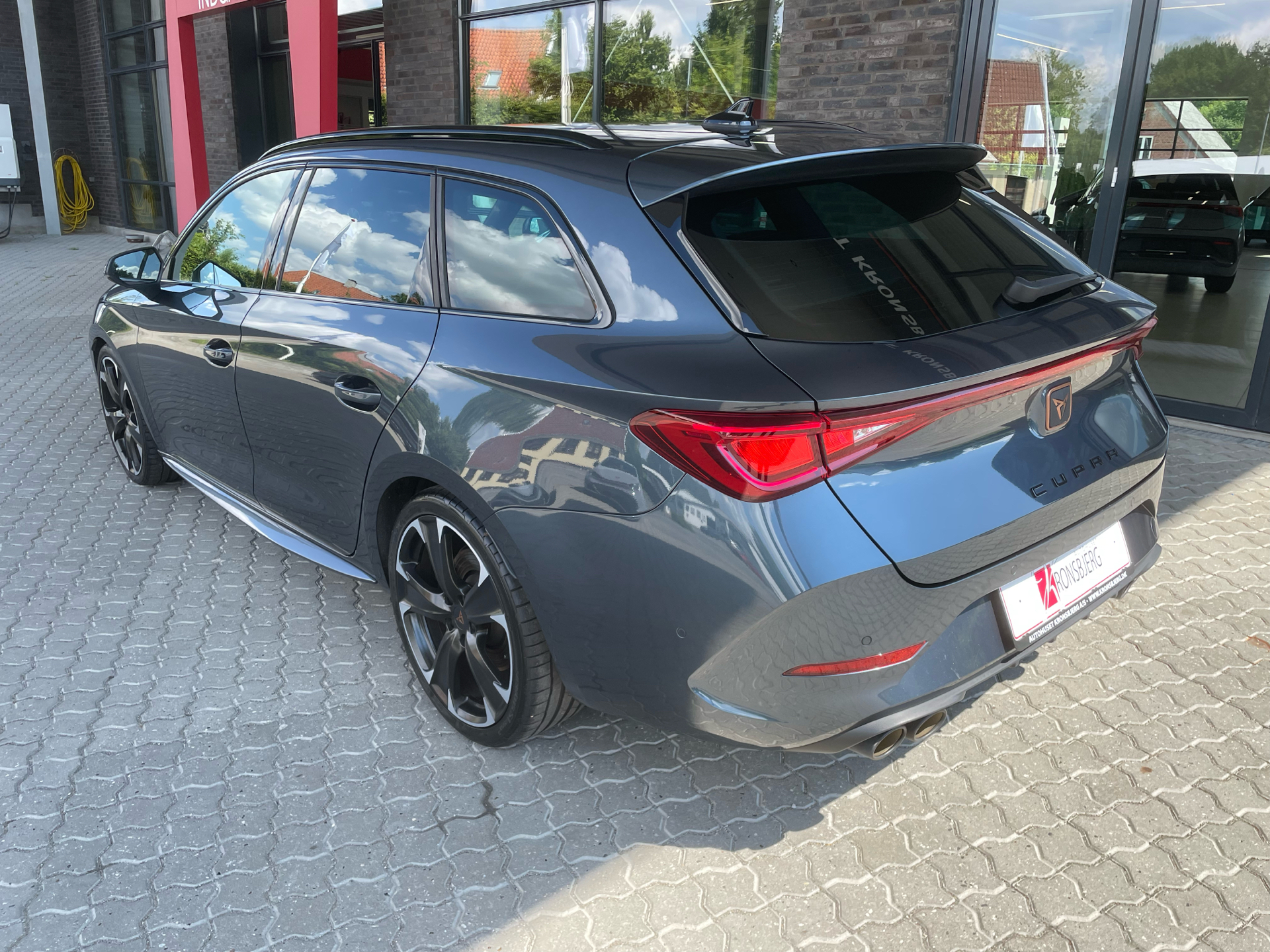 Billede af Cupra Leon Sportstourer 2,0 TSI VZ DSG 4Drive 310HK Stc 7g Aut.