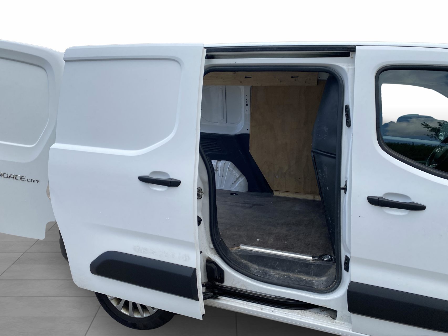 Billede af Toyota Proace City Medium 1,5 D Comfort Smart Active Vision Dobbelt Bagdør 102HK Van