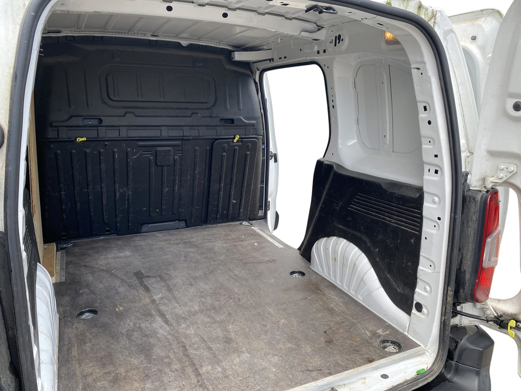 Billede af Toyota Proace City Medium 1,5 D Comfort Smart Active Vision Dobbelt Bagdør 102HK Van