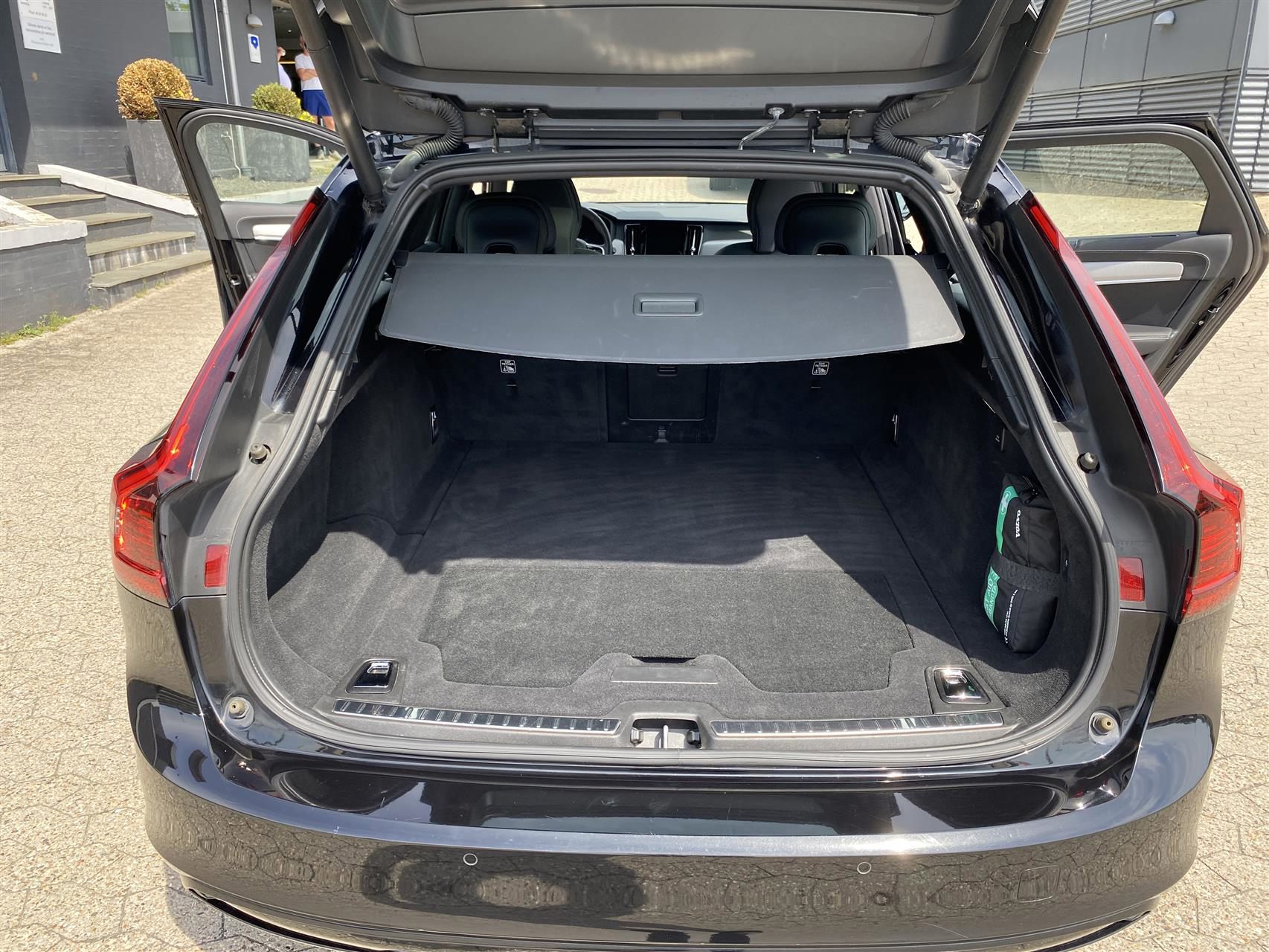 Billede af Volvo V90 2,0 T8 Recharge  Plugin-hybrid R-design AWD 455HK Stc 8g Aut.
