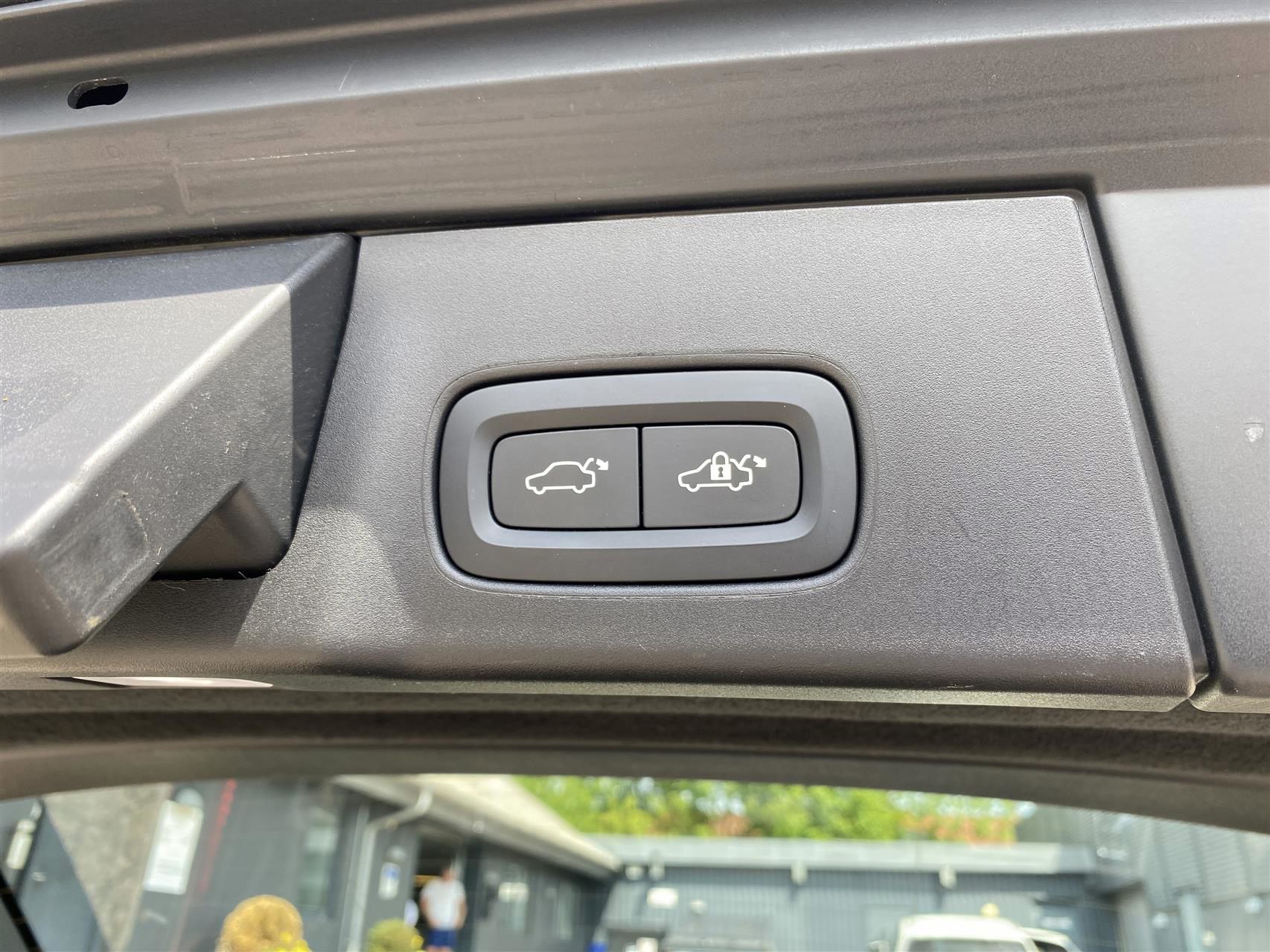 Billede af Volvo V90 2,0 T8 Recharge  Plugin-hybrid R-design AWD 455HK Stc 8g Aut.