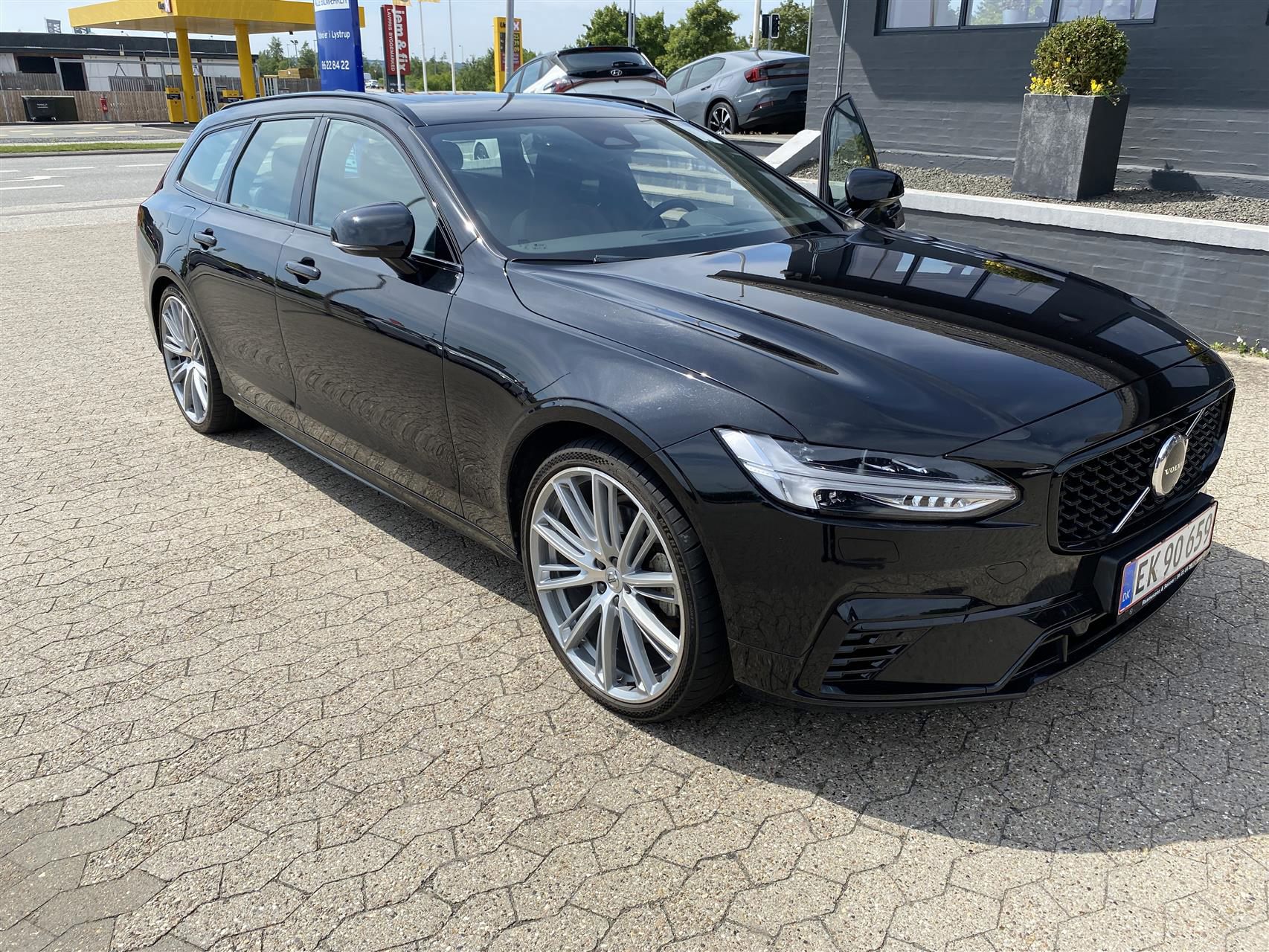 Billede af Volvo V90 2,0 T8 Recharge  Plugin-hybrid R-design AWD 455HK Stc 8g Aut.