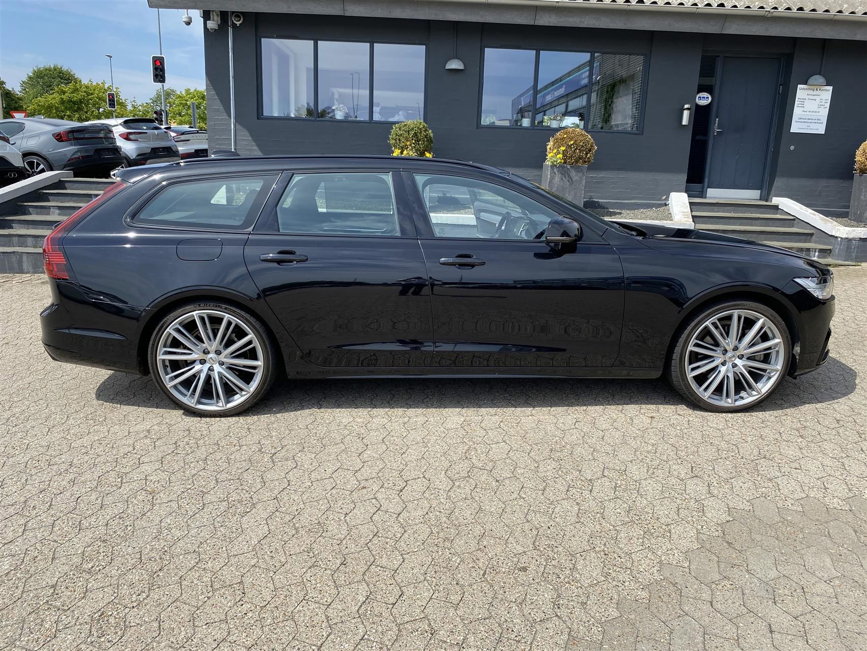 Billede af Volvo V90 2,0 T8 Recharge  Plugin-hybrid R-design AWD 455HK Stc 8g Aut.