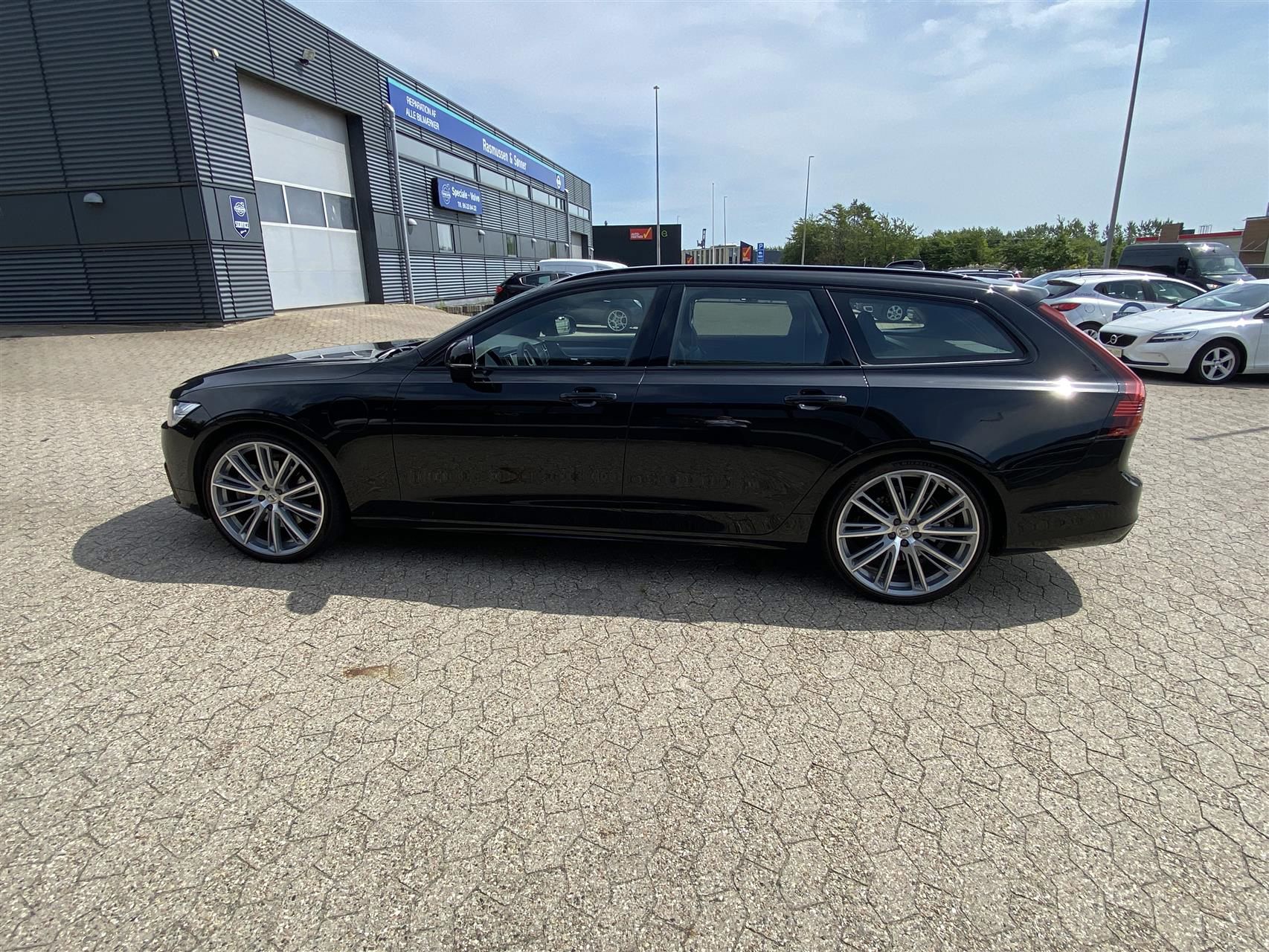 Billede af Volvo V90 2,0 T8 Recharge  Plugin-hybrid R-design AWD 455HK Stc 8g Aut.