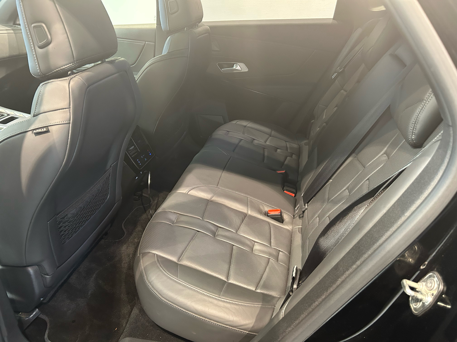 Billede af DS DS7 Crossback 2,0 Blue HDi Elegance EAT8 180HK 5d 8g Aut.