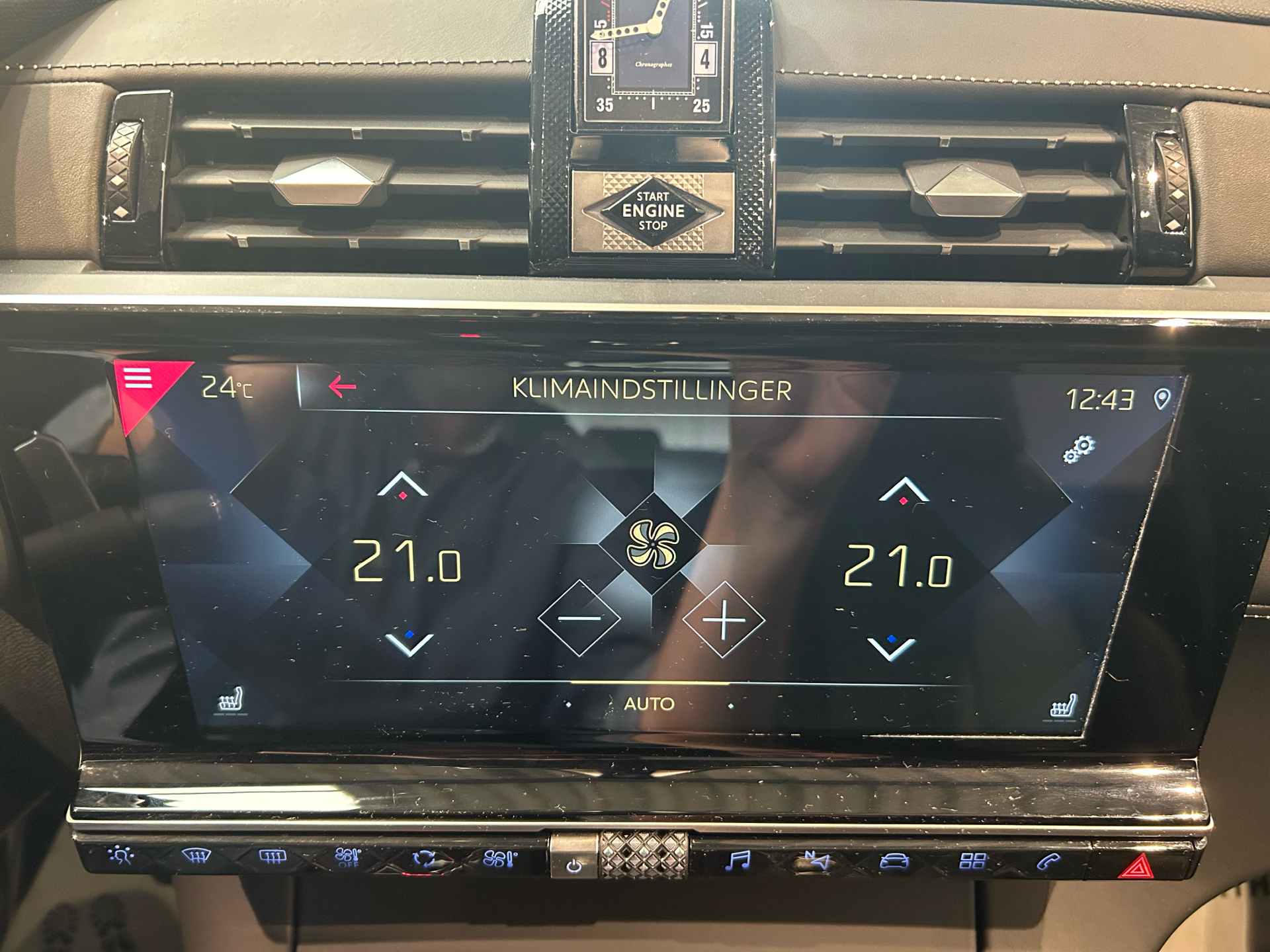 Billede af DS DS7 Crossback 2,0 Blue HDi Elegance EAT8 180HK 5d 8g Aut.