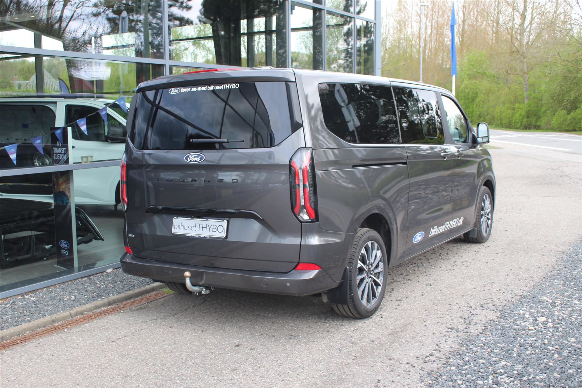 Billede af Ford Tourneo Custom 340 L2H1 2,5 Plugin-hybrid Titanium X CVT 233HK Aut.