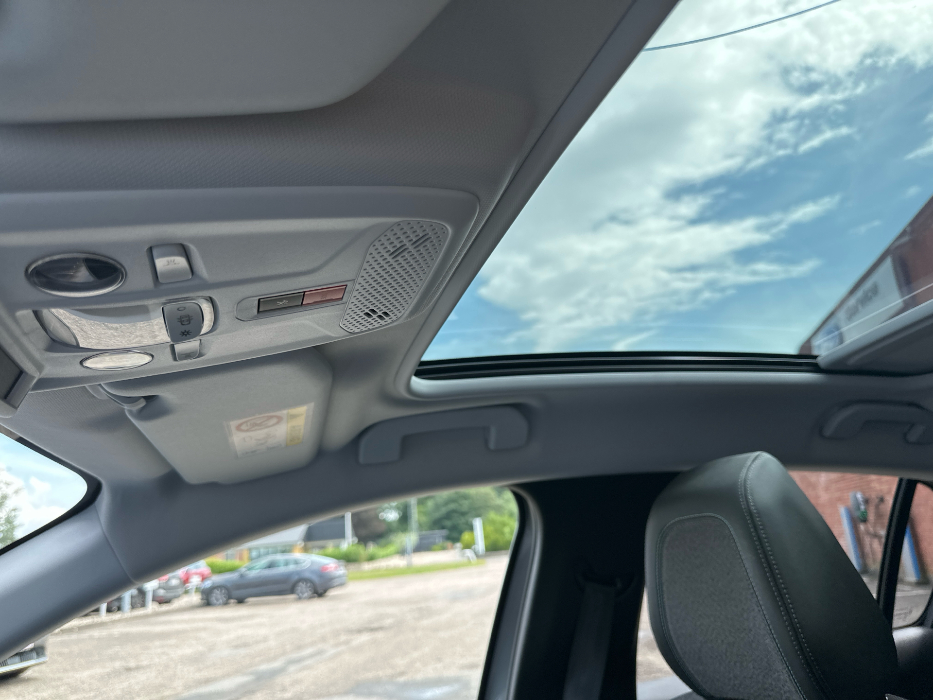 Billede af Peugeot 208 1,2 PureTech Allure Sky 100HK 5d 6g