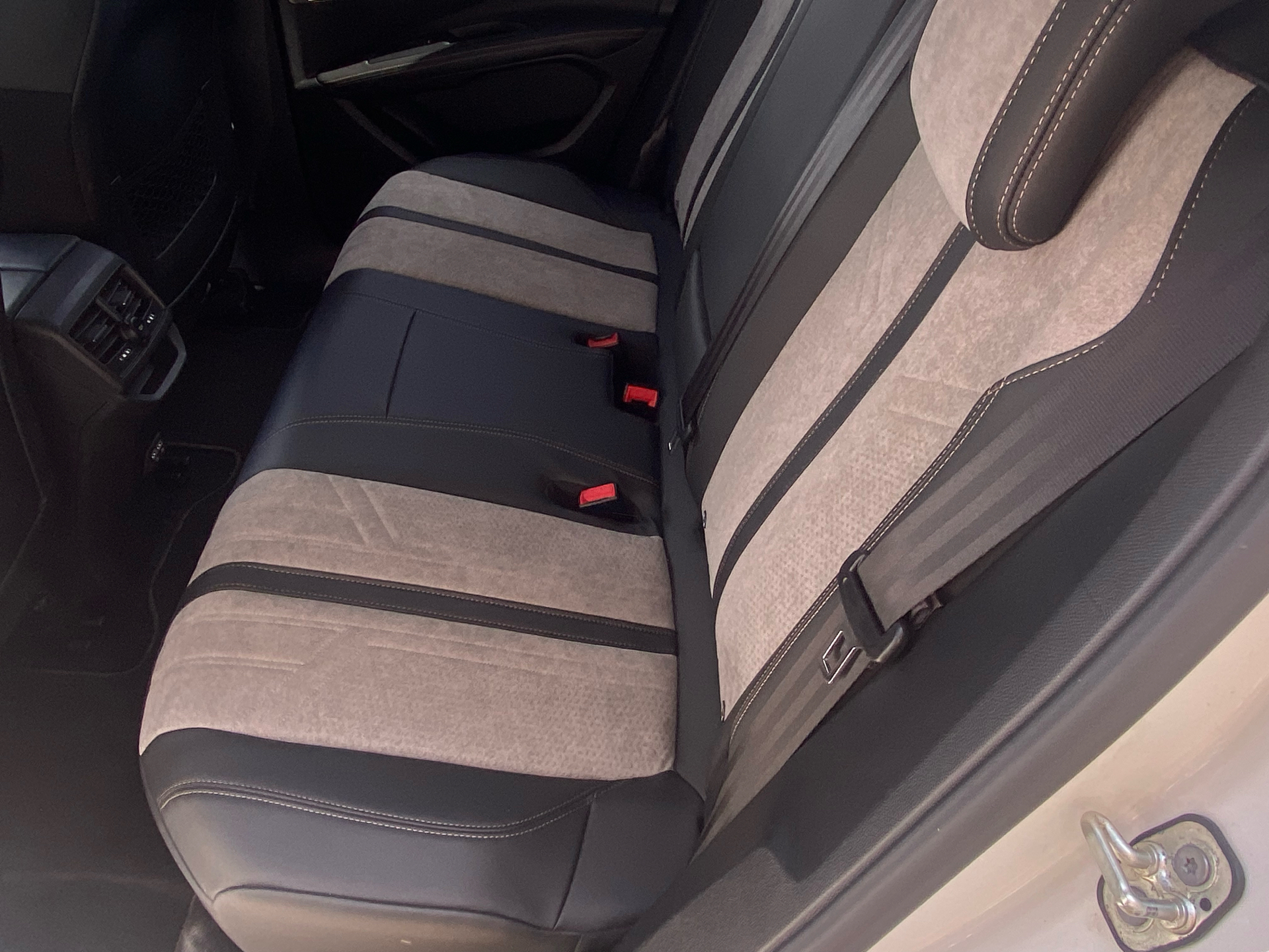 Billede af Peugeot 3008 1,6 PureTech  Plugin-hybrid GT Pack AWD EAT8 300HK 5d 8g Aut.
