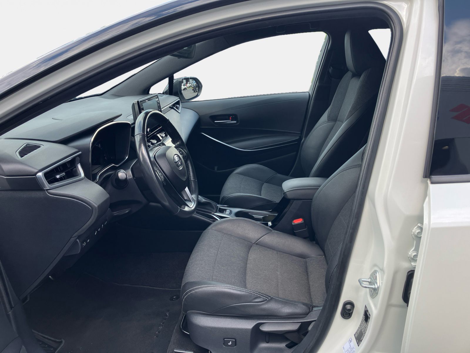 Billede af Toyota Corolla Touring Sports 1,8 Hybrid H3 Premium Safety Plus E-CVT 122HK Stc Trinl. Gear