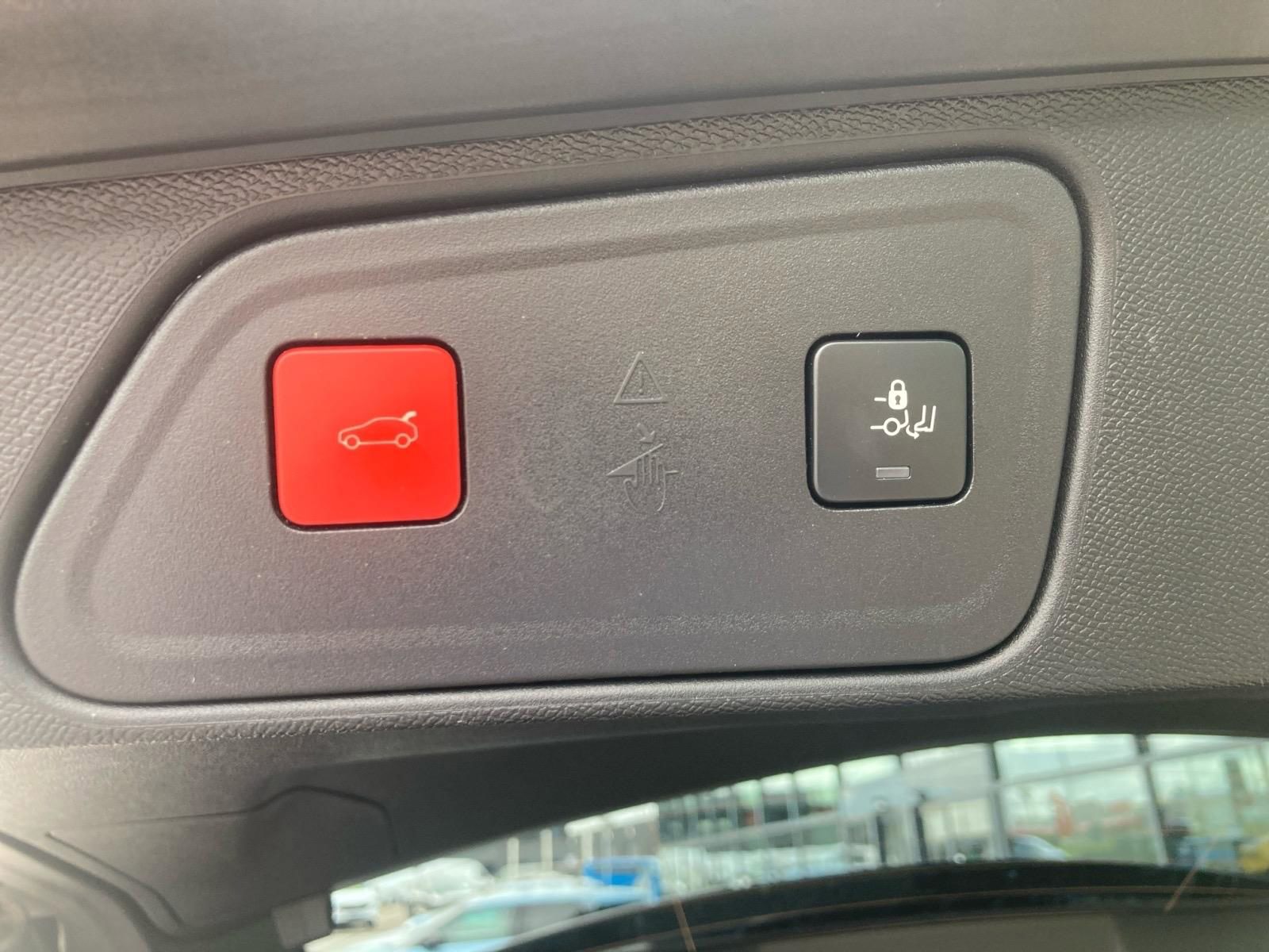 Billede af Peugeot 3008 1,6 PureTech  Plugin-hybrid First Selection EAT8 225HK 5d 8g Aut.