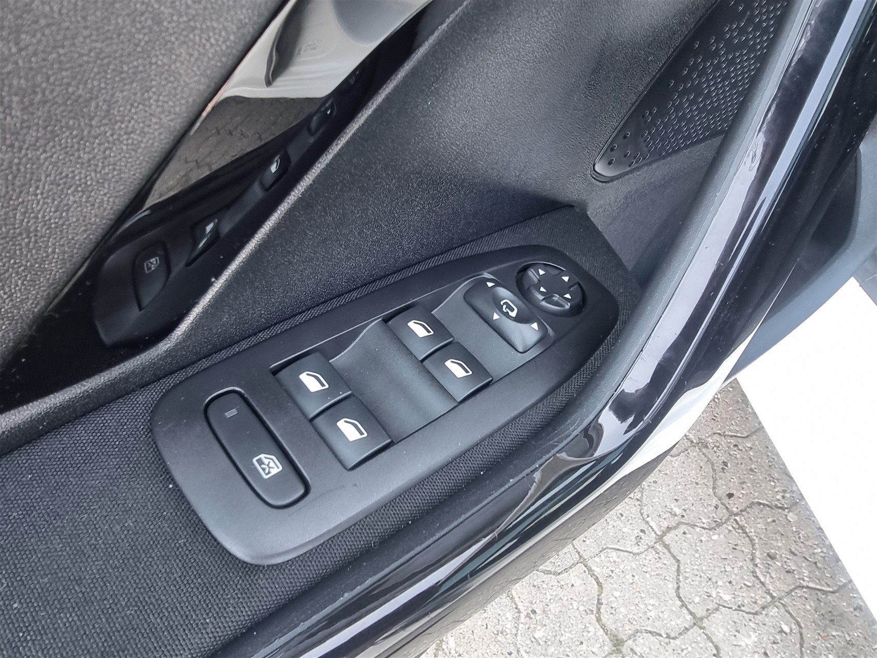 Billede af Peugeot 208 1,6 BlueHDi Allure Sky 100HK 5d