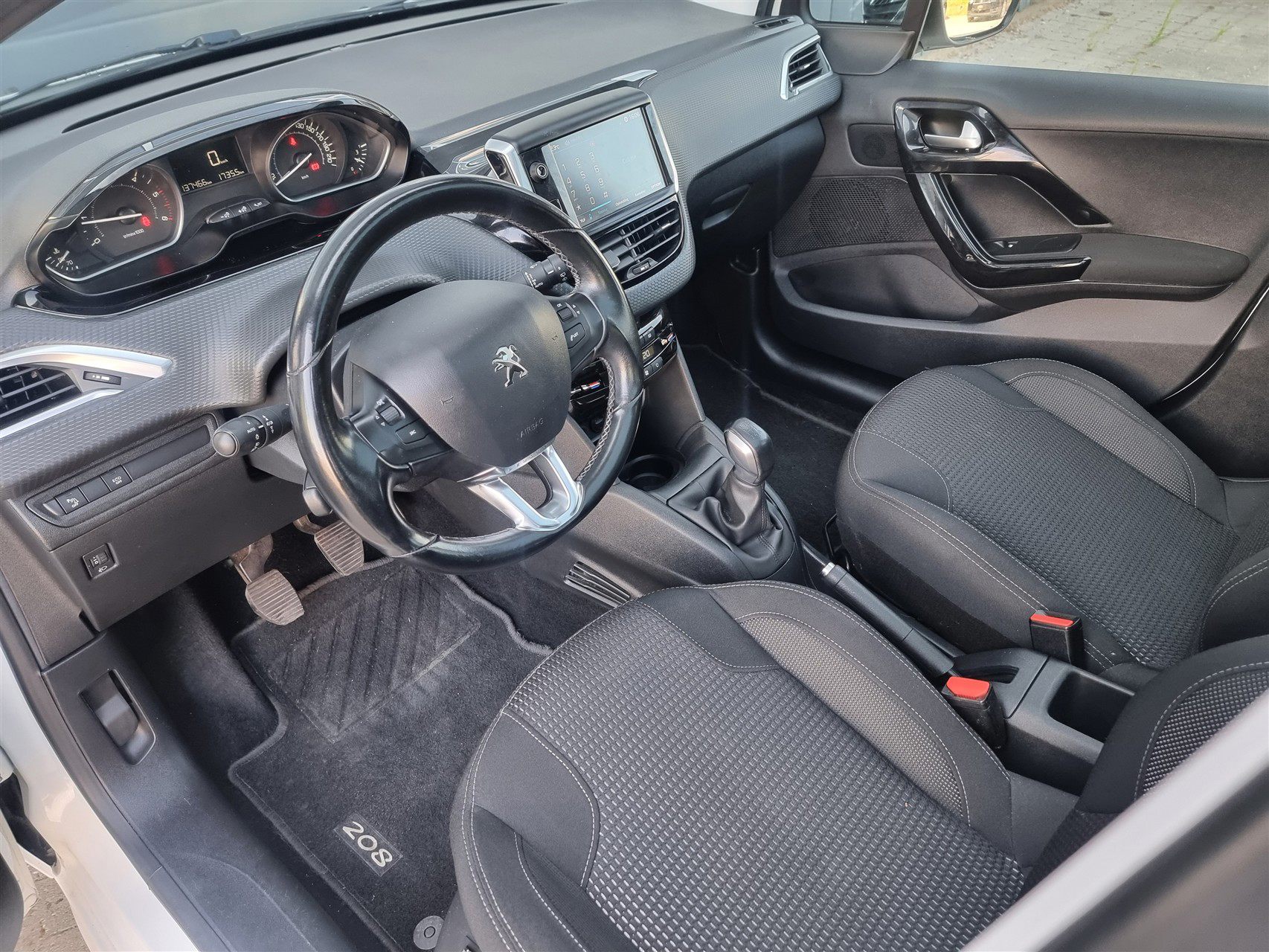 Billede af Peugeot 208 1,6 BlueHDi Allure Sky 100HK 5d