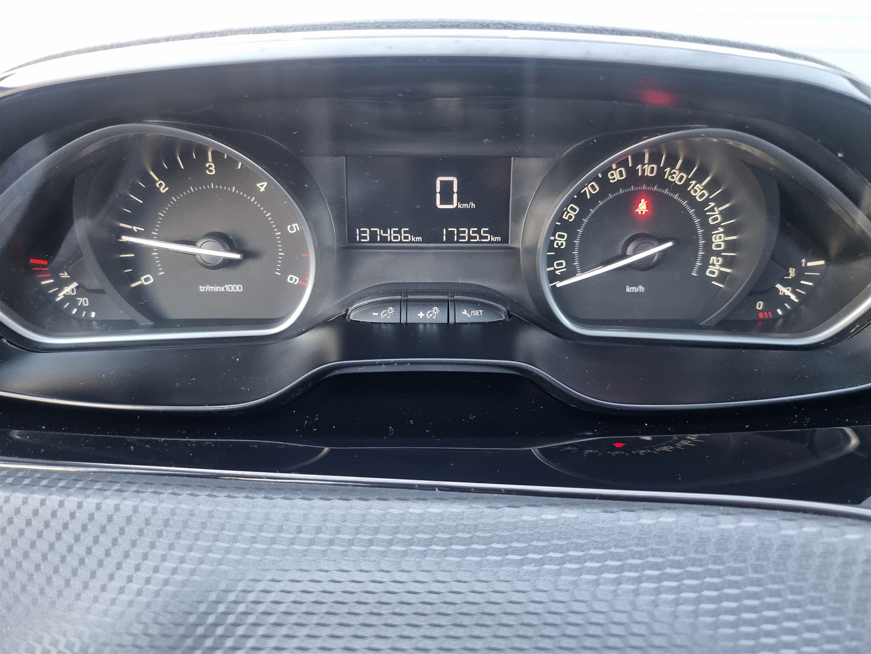 Billede af Peugeot 208 1,6 BlueHDi Allure Sky 100HK 5d