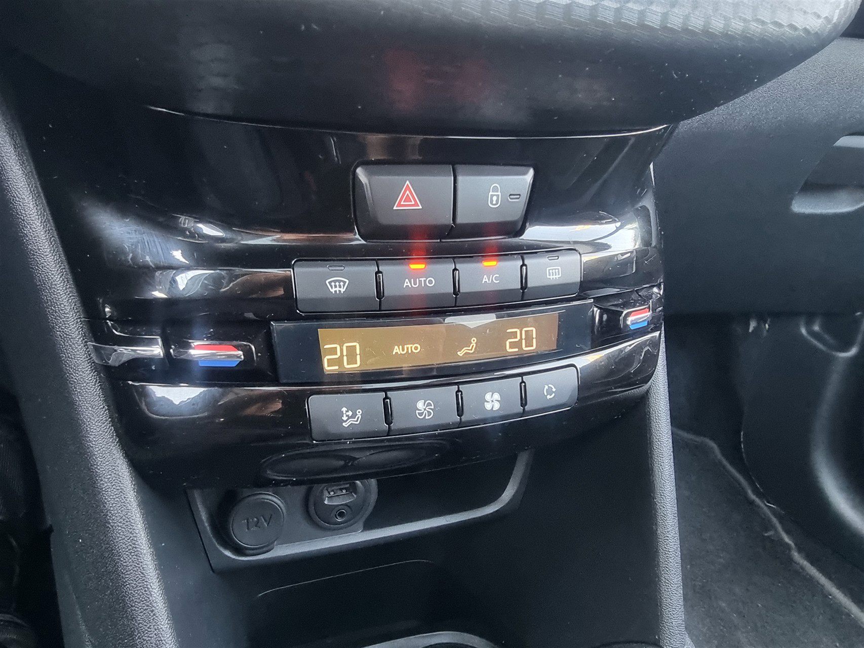 Billede af Peugeot 208 1,6 BlueHDi Allure Sky 100HK 5d
