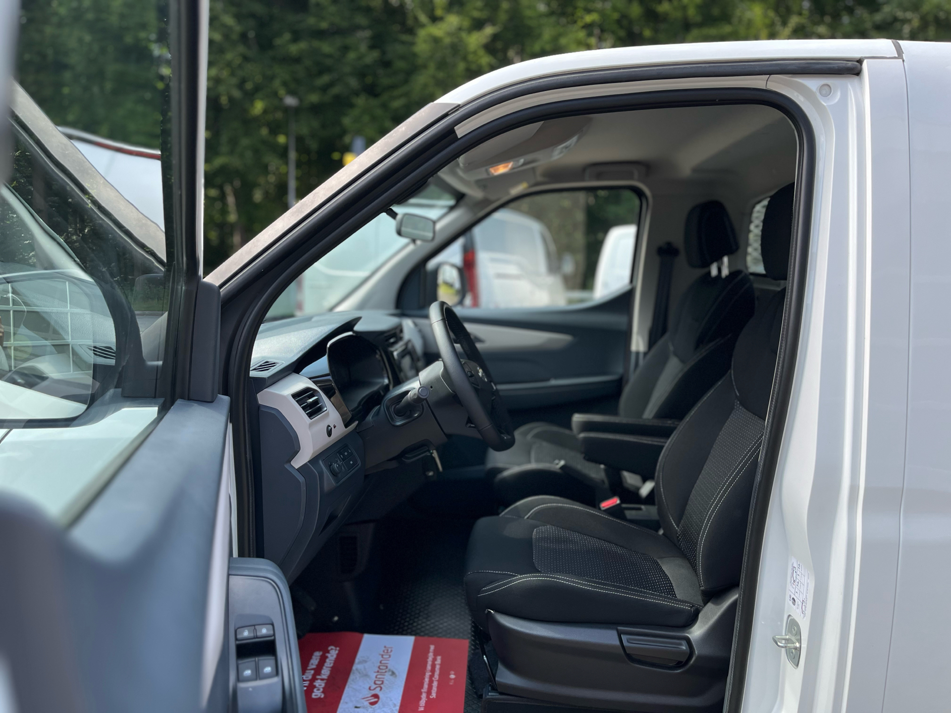 Billede af Maxus e-Deliver 3 LWB 50,2 kWh EL 122HK Ladv./Chas. Trinl. Gear