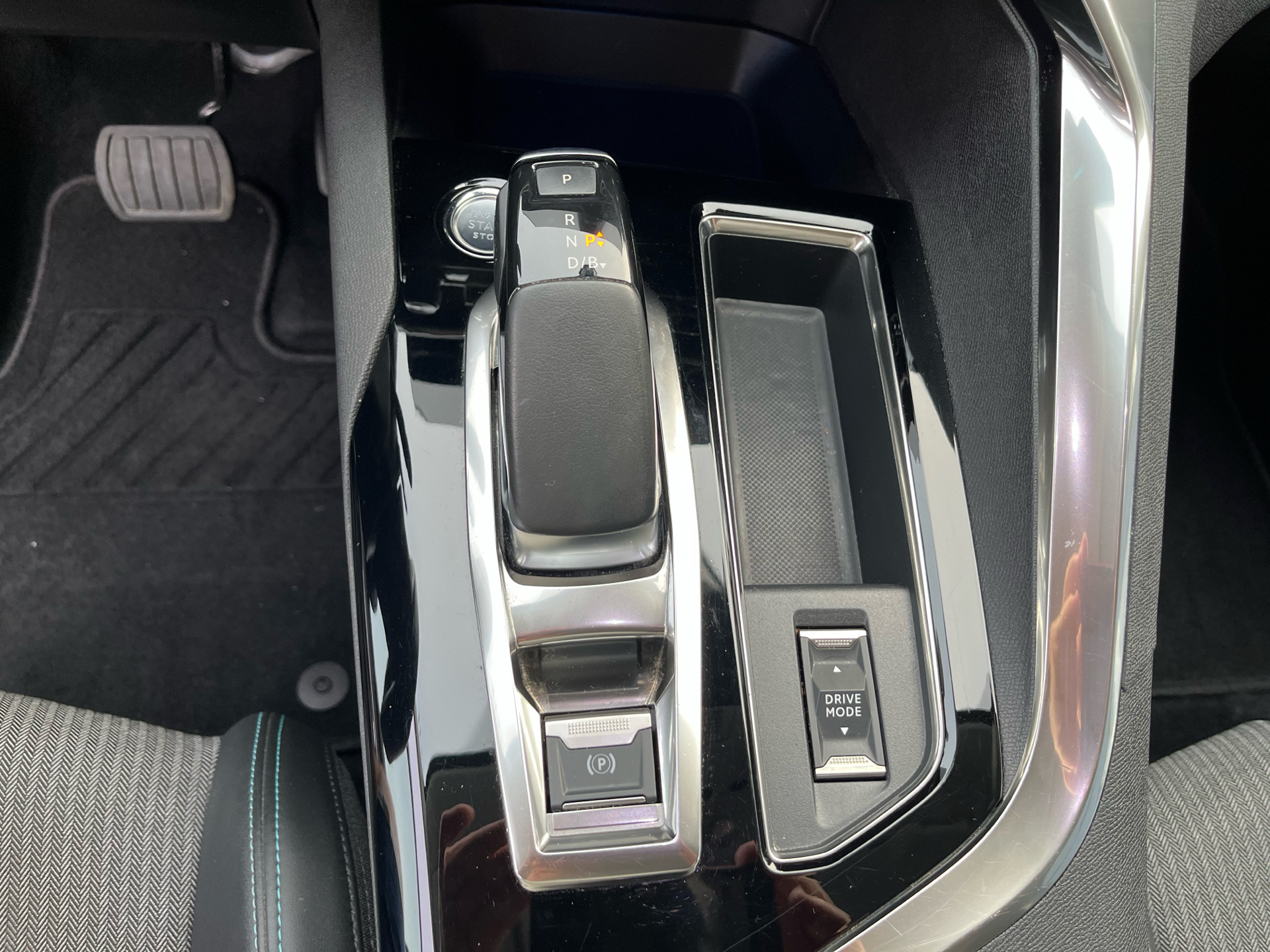 Billede af Peugeot 3008 1,6 PureTech  Plugin-hybrid Allure Pack EAT8 225HK 5d 8g Aut.