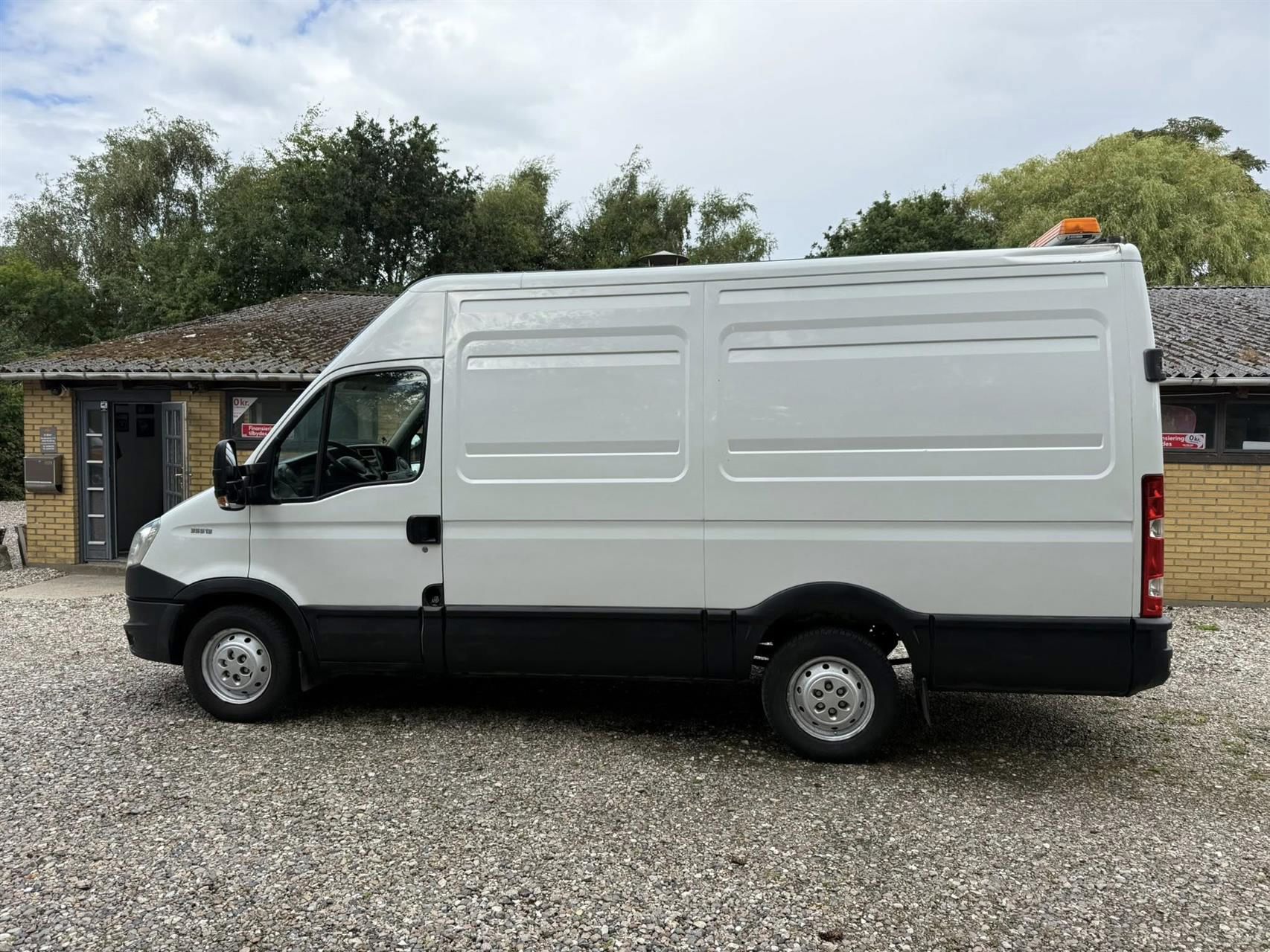 Billede af Iveco Daily 35S13 15,6m3 2,3 D 126HK Van Aut.