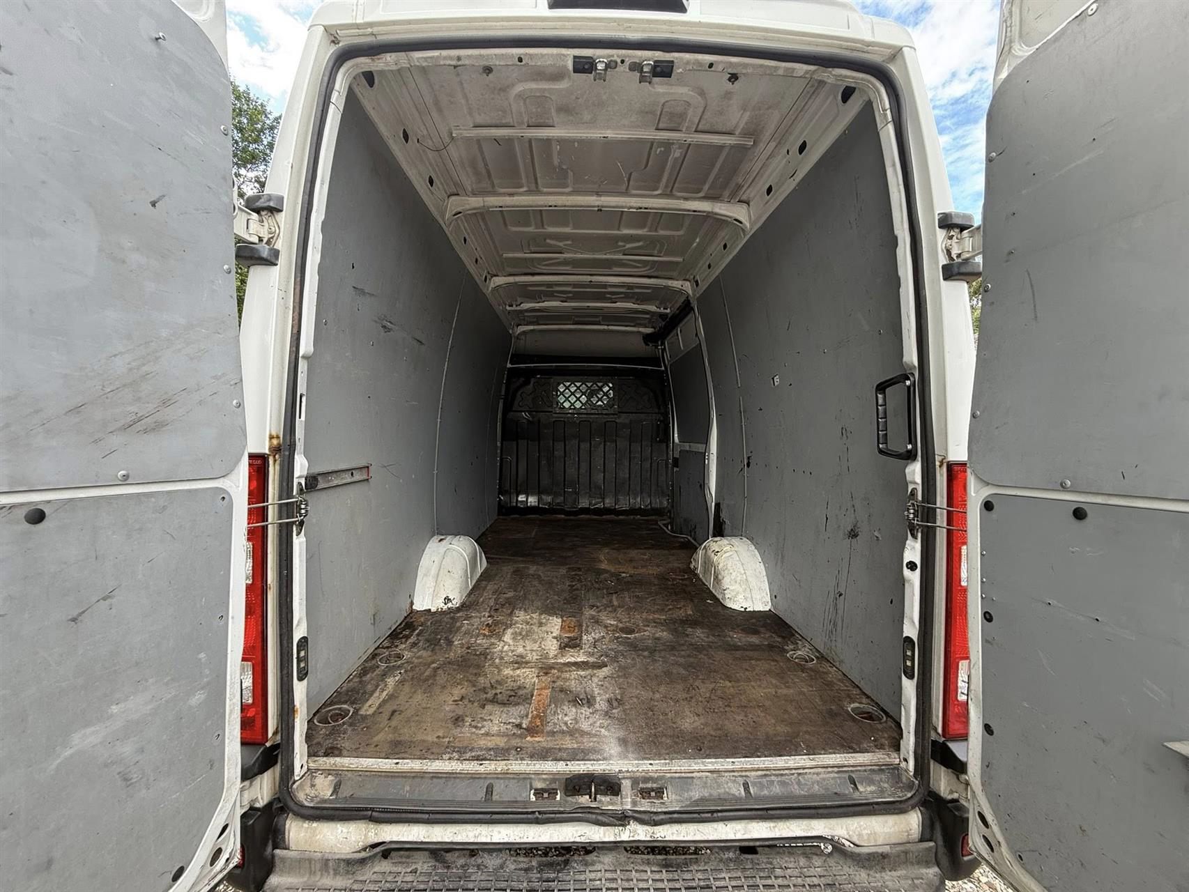 Billede af Iveco Daily 35S13 15,6m3 2,3 D 126HK Van Aut.