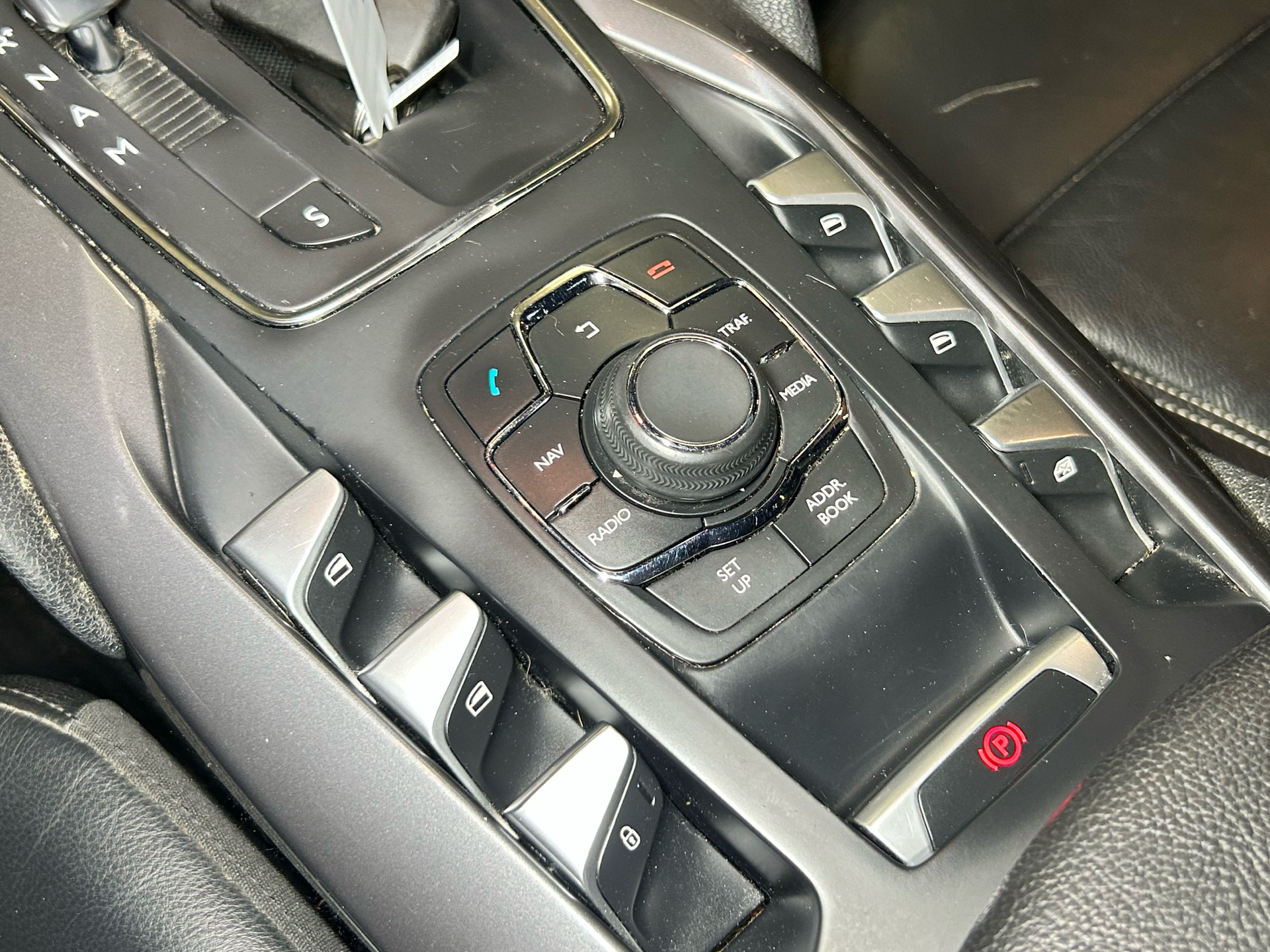 Billede af Citroën DS5 1,6 e-HDi Design E6G 110HK 5d 6g Aut.