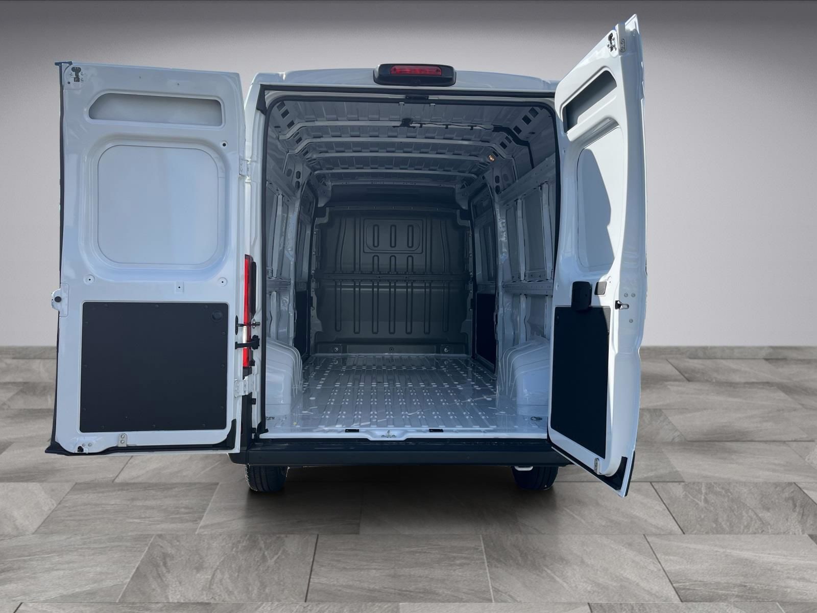 Billede af Citroën Jumper 35H L3H2 2,2 Blue HDi Masterline EAT8 180HK Van 8g Aut.