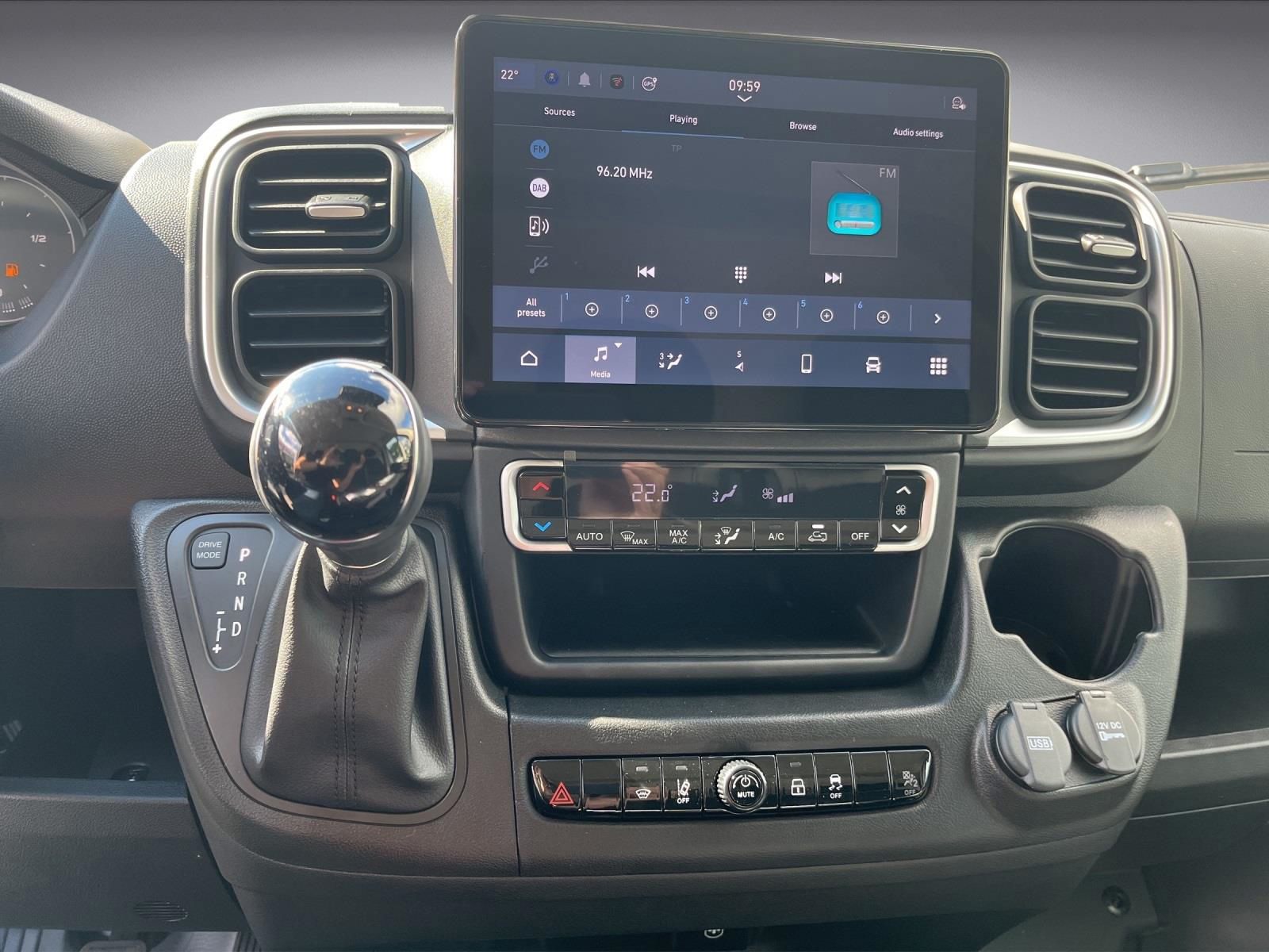 Billede af Citroën Jumper 35H L3H2 2,2 Blue HDi Masterline EAT8 180HK Van 8g Aut.