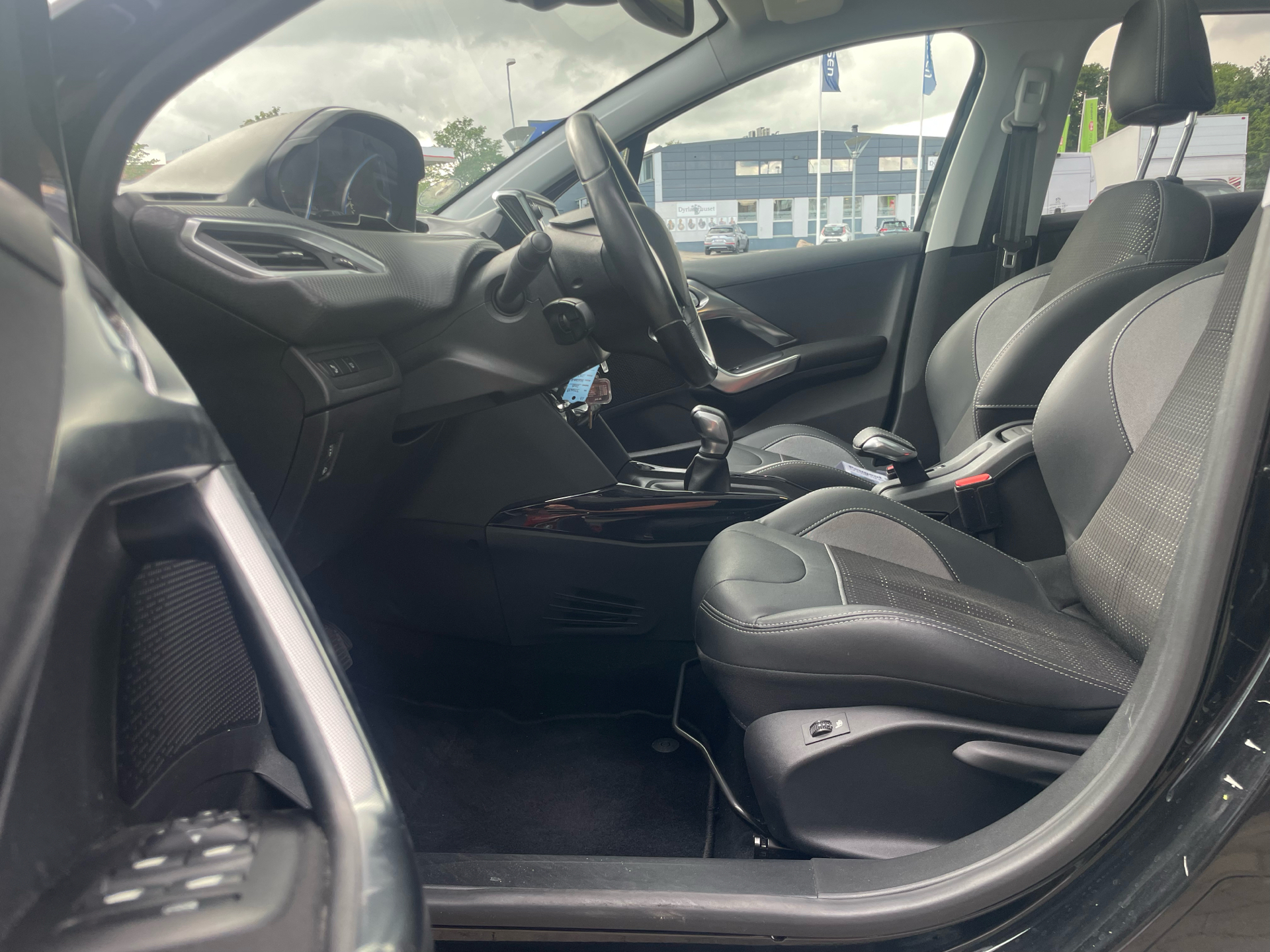 Billede af Peugeot 2008 1,2 e-THP Selection Sky 110HK 5d