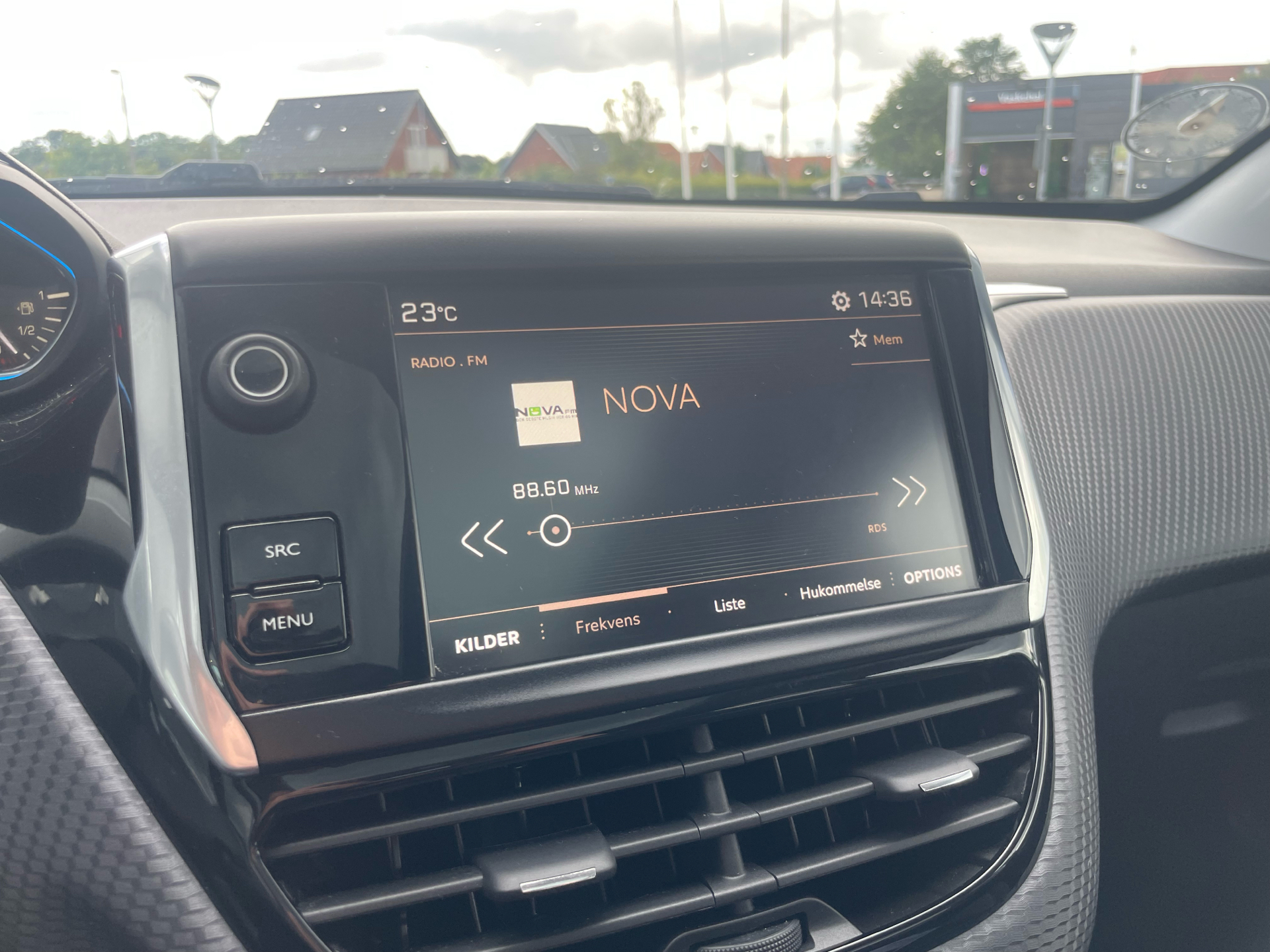 Billede af Peugeot 2008 1,2 e-THP Selection Sky 110HK 5d