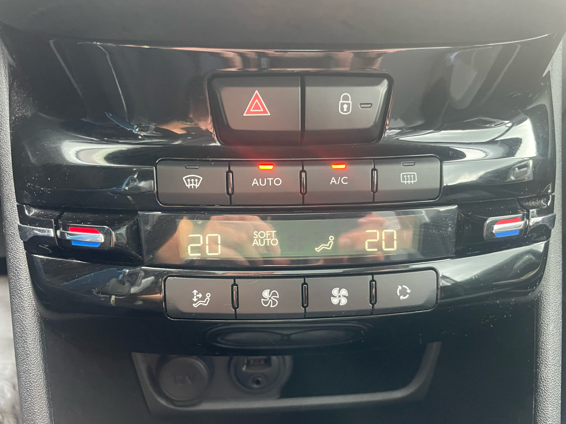 Billede af Peugeot 2008 1,2 e-THP Selection Sky 110HK 5d