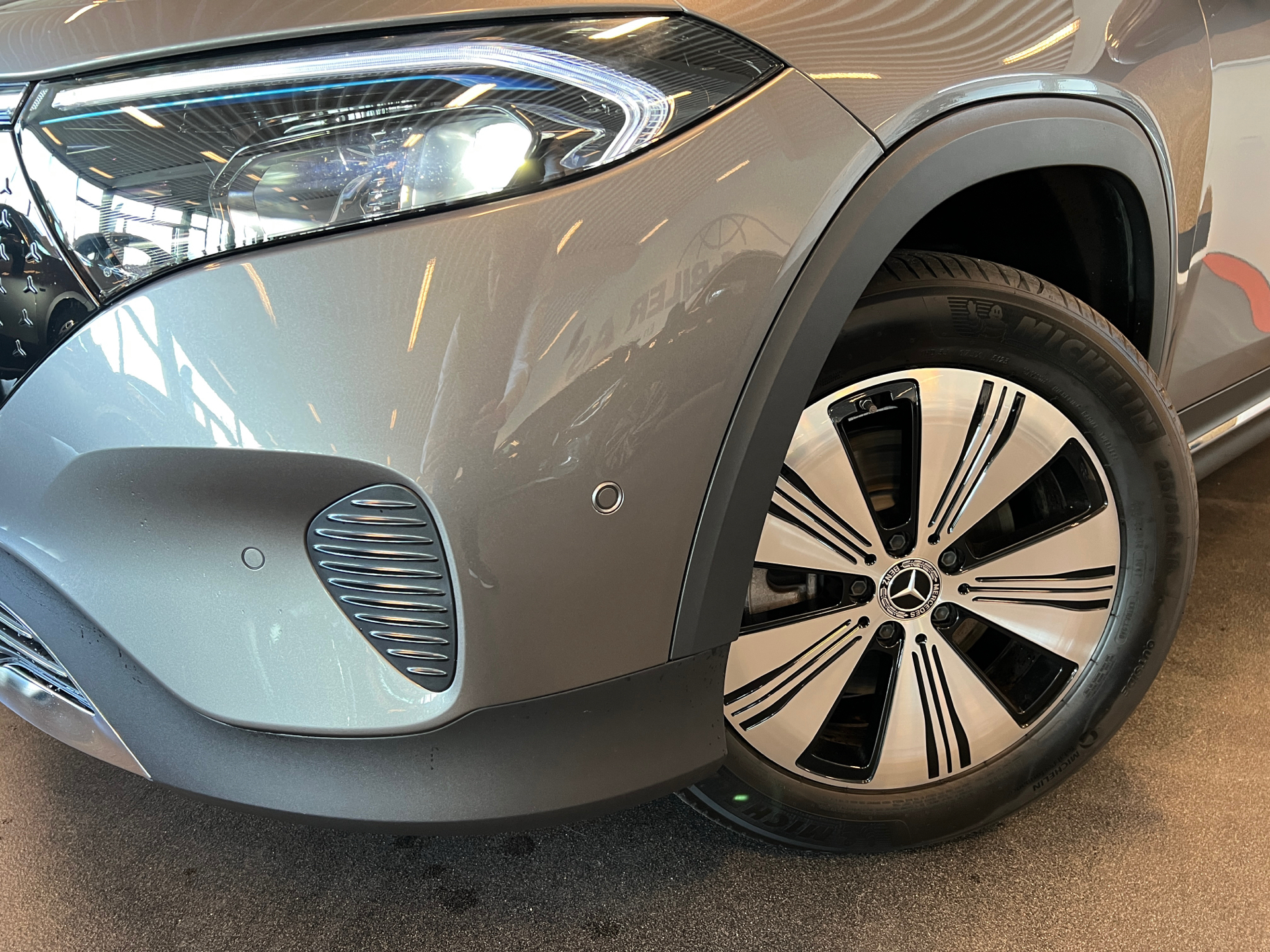 Billede af Mercedes-Benz EQB 300 EL Progressive 7 pers. 4Matic 228HK 5d Aut.