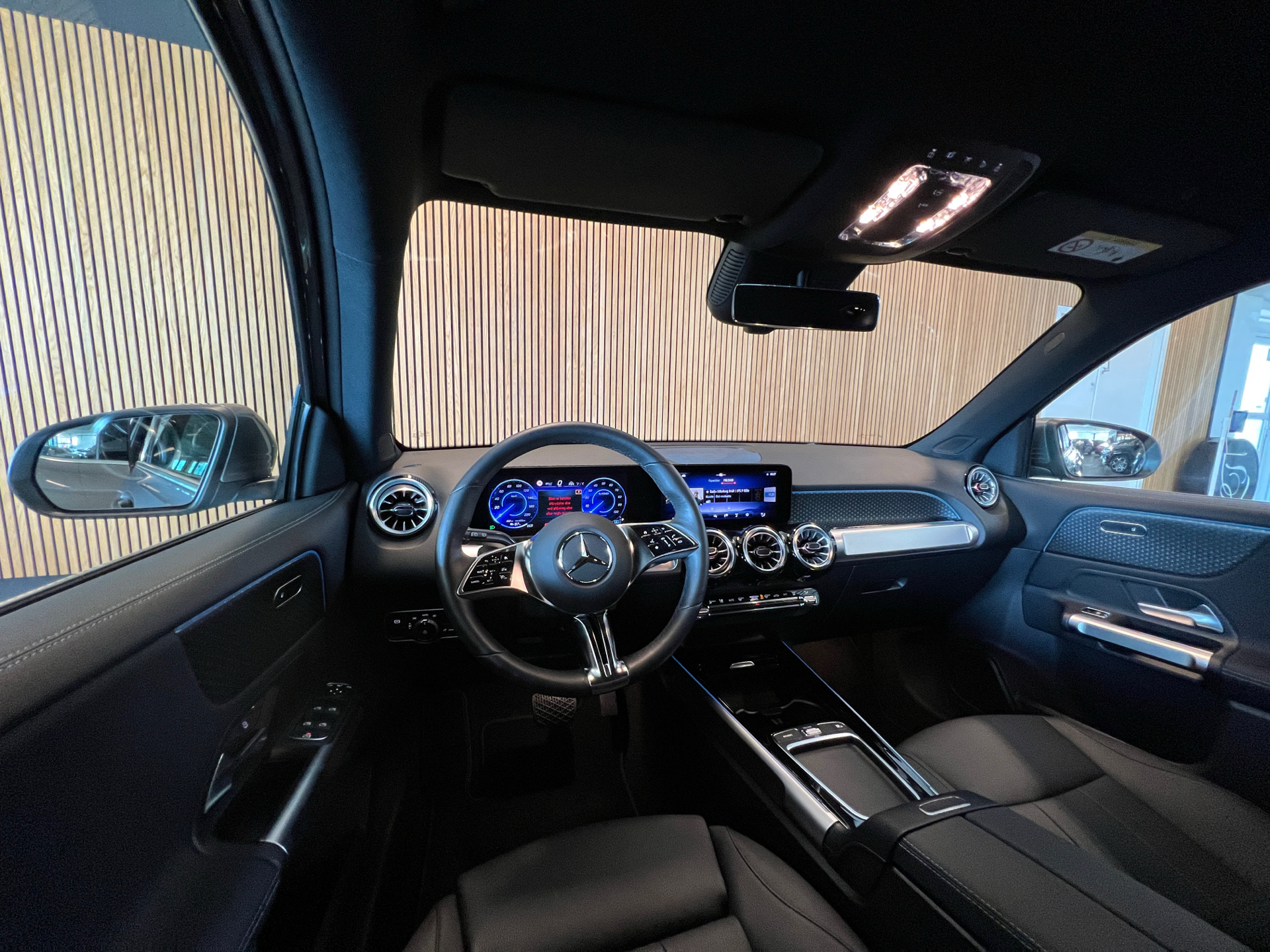 Billede af Mercedes-Benz EQB 300 EL Progressive 7 pers. 4Matic 228HK 5d Aut.