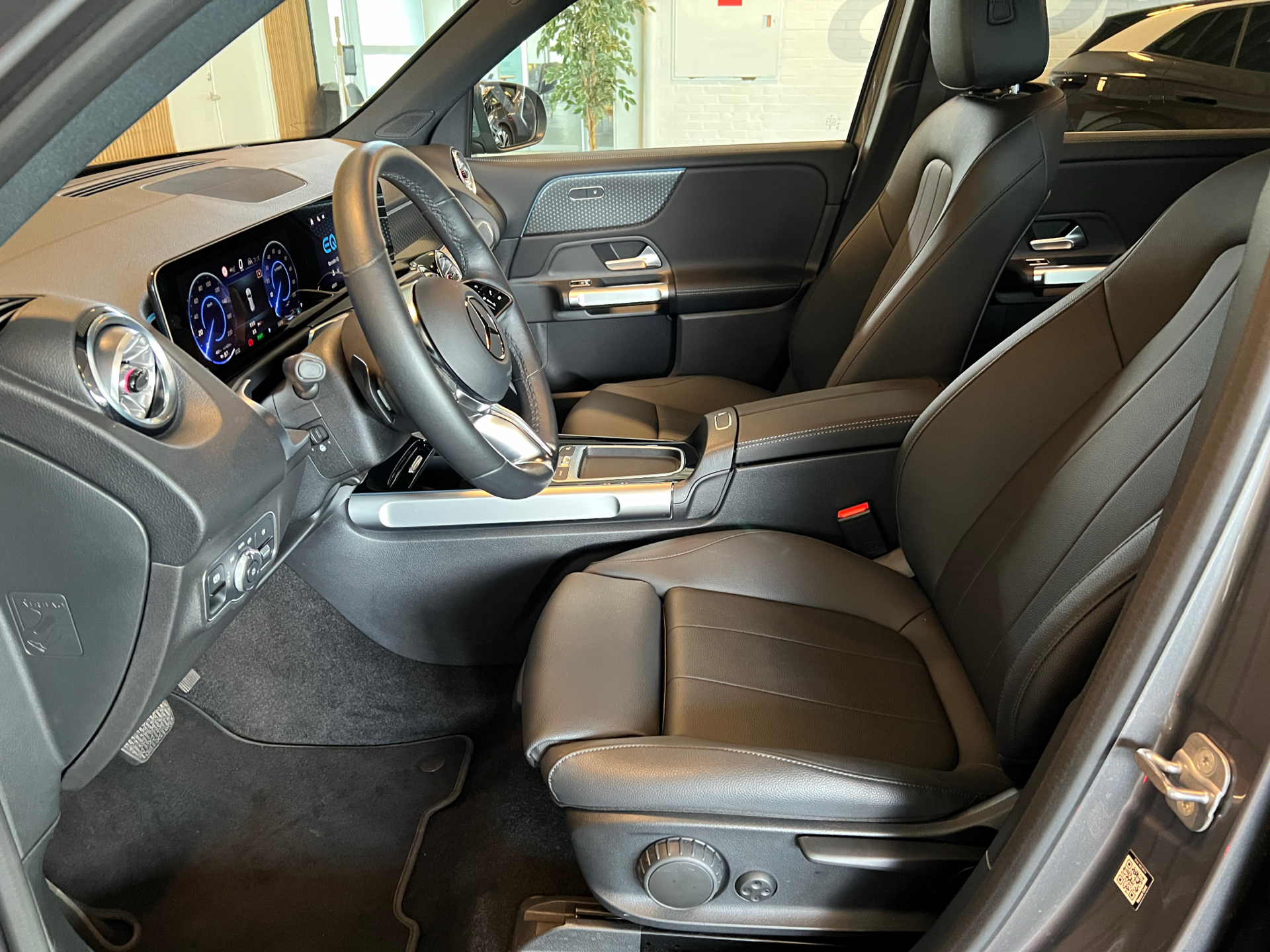 Billede af Mercedes-Benz EQB 300 EL Progressive 7 pers. 4Matic 228HK 5d Aut.