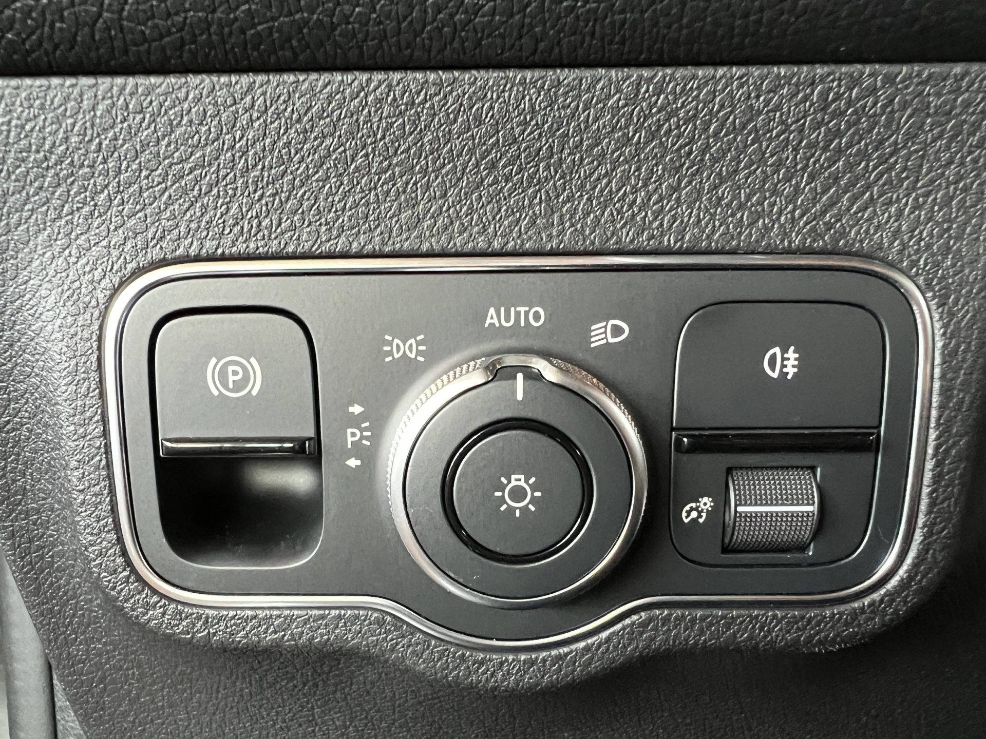 Billede af Mercedes-Benz EQB 300 EL Progressive 7 pers. 4Matic 228HK 5d Aut.