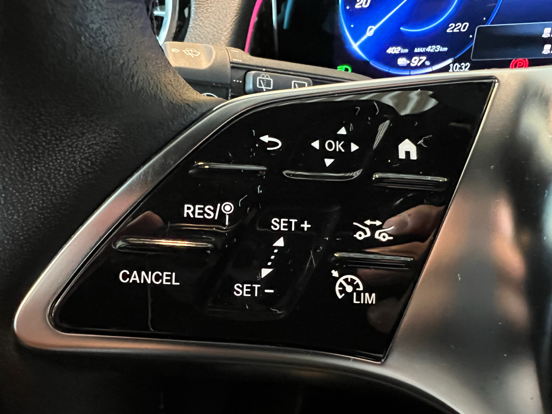 Billede af Mercedes-Benz EQB 300 EL Progressive 7 pers. 4Matic 228HK 5d Aut.