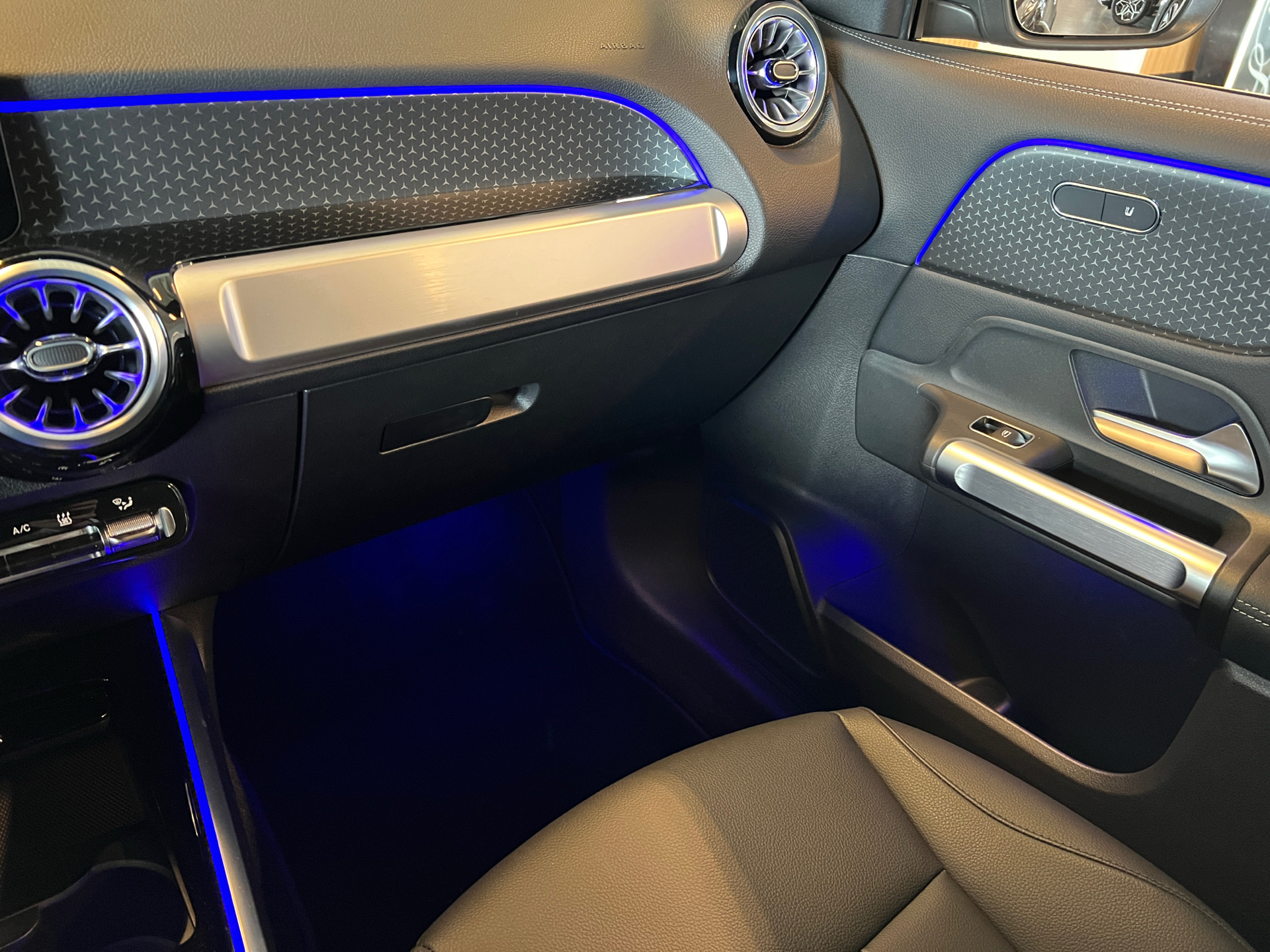 Billede af Mercedes-Benz EQB 300 EL Progressive 7 pers. 4Matic 228HK 5d Aut.