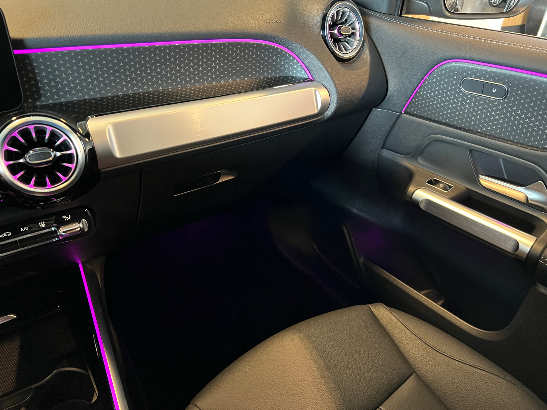 Billede af Mercedes-Benz EQB 300 EL Progressive 7 pers. 4Matic 228HK 5d Aut.