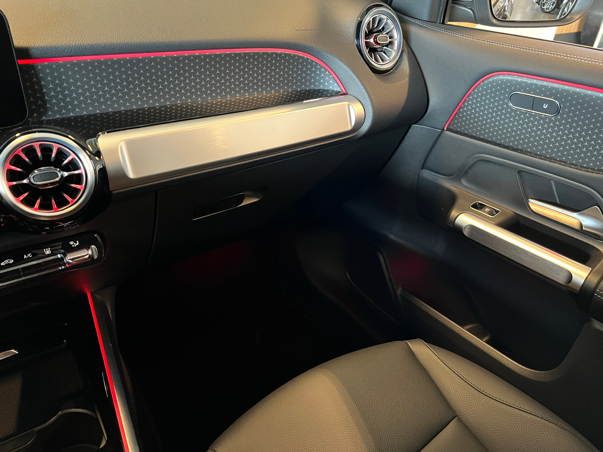 Billede af Mercedes-Benz EQB 300 EL Progressive 7 pers. 4Matic 228HK 5d Aut.