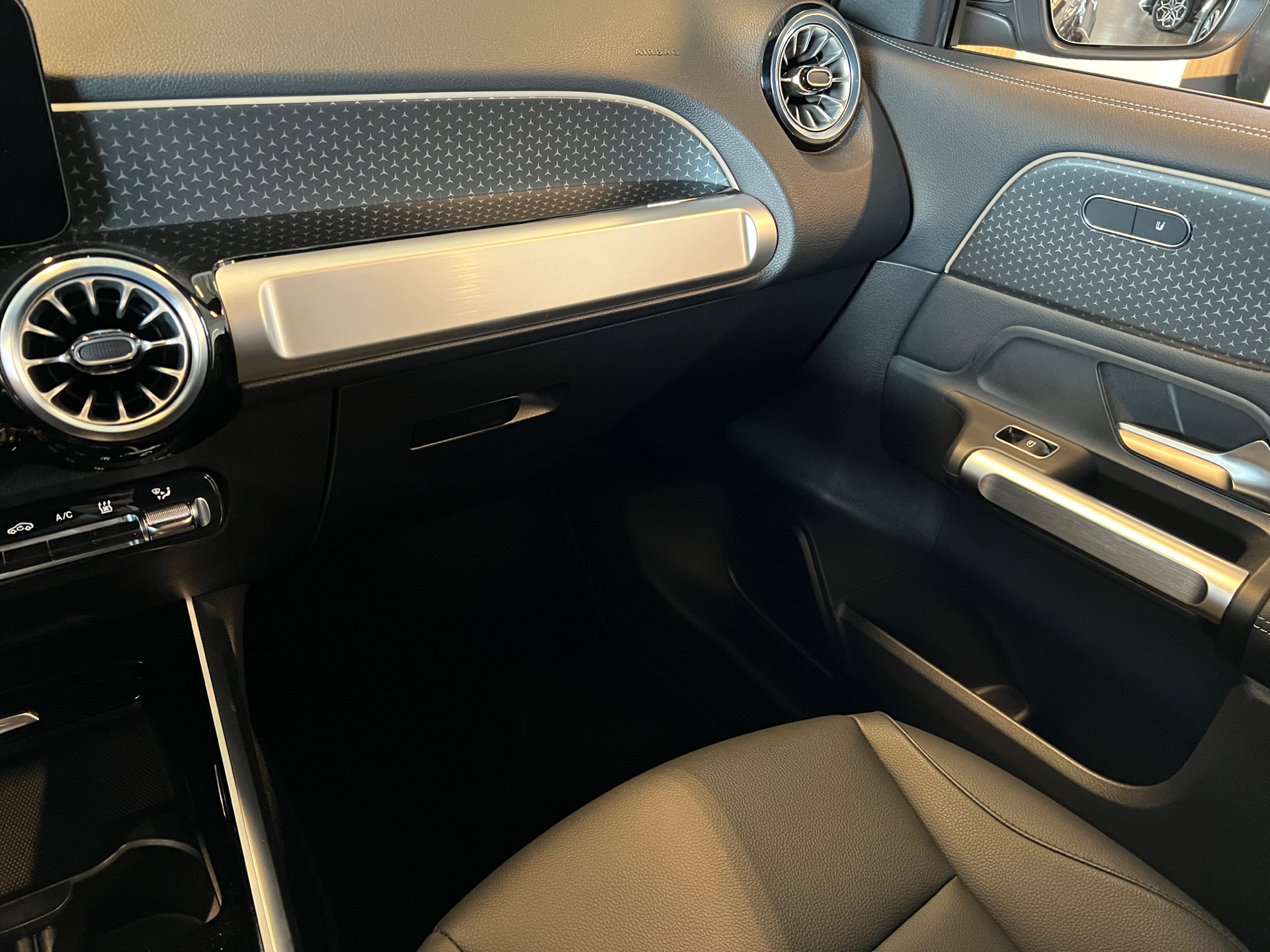 Billede af Mercedes-Benz EQB 300 EL Progressive 7 pers. 4Matic 228HK 5d Aut.