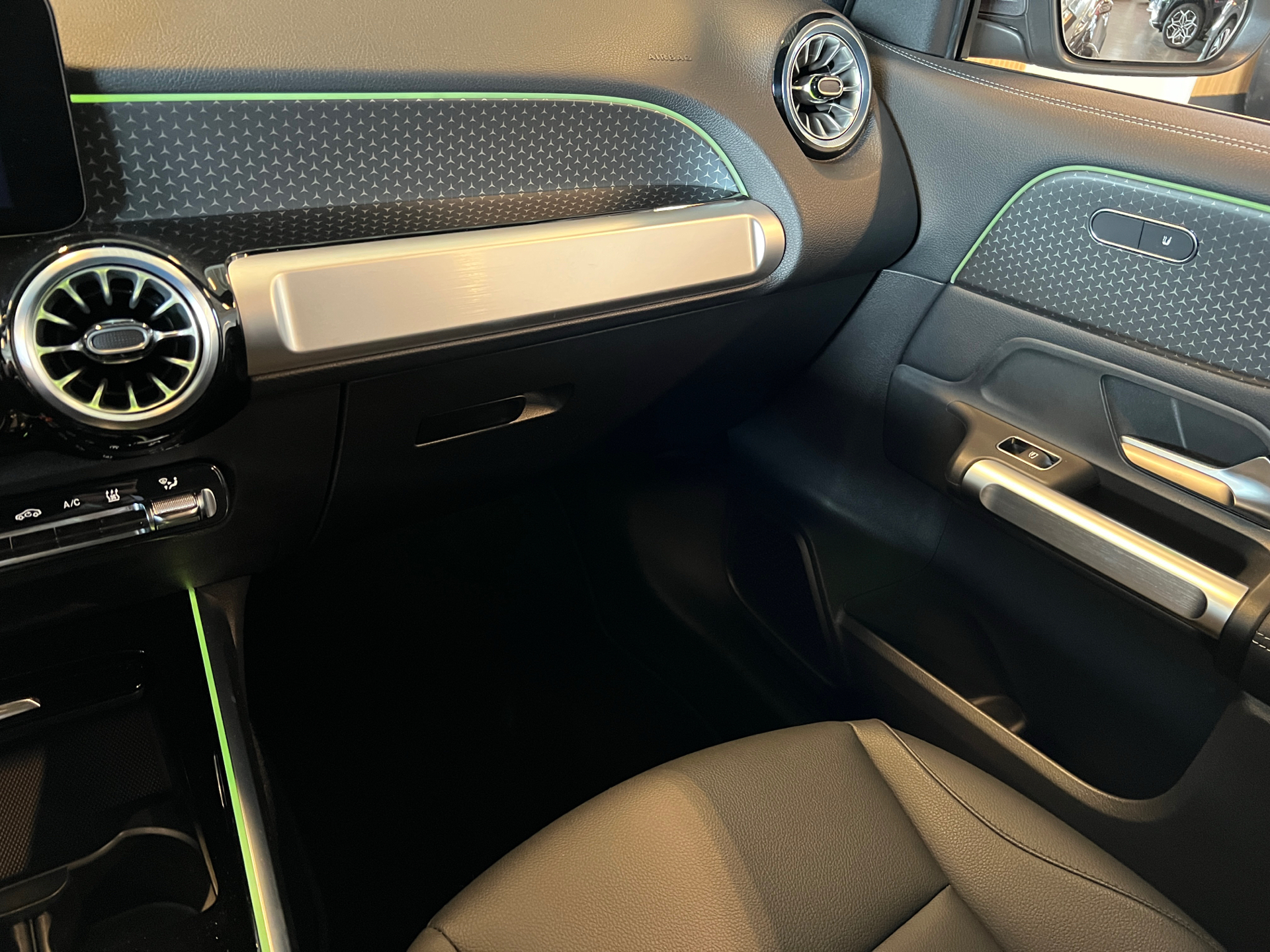 Billede af Mercedes-Benz EQB 300 EL Progressive 7 pers. 4Matic 228HK 5d Aut.