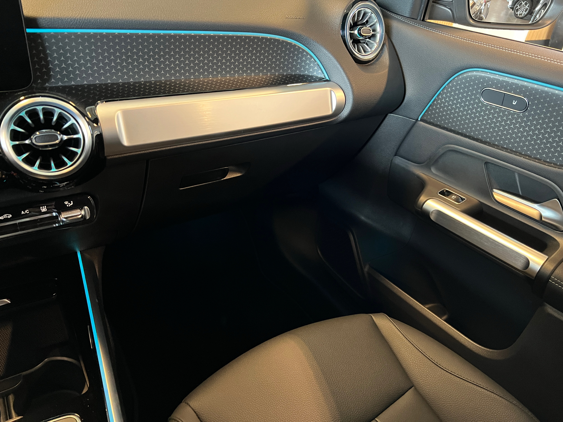 Billede af Mercedes-Benz EQB 300 EL Progressive 7 pers. 4Matic 228HK 5d Aut.