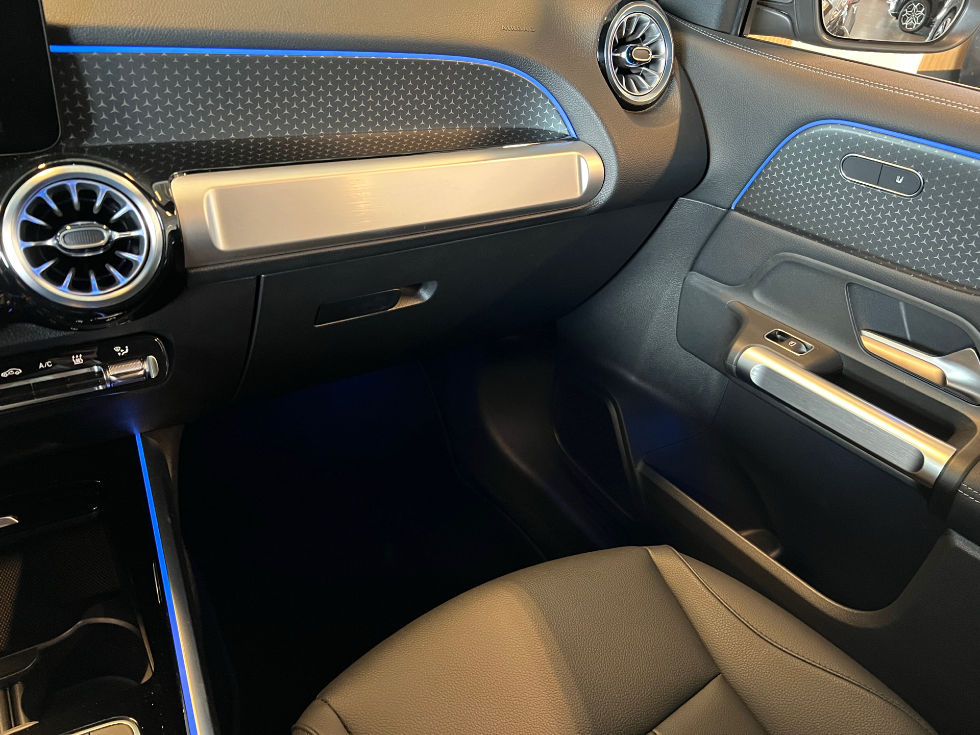 Billede af Mercedes-Benz EQB 300 EL Progressive 7 pers. 4Matic 228HK 5d Aut.