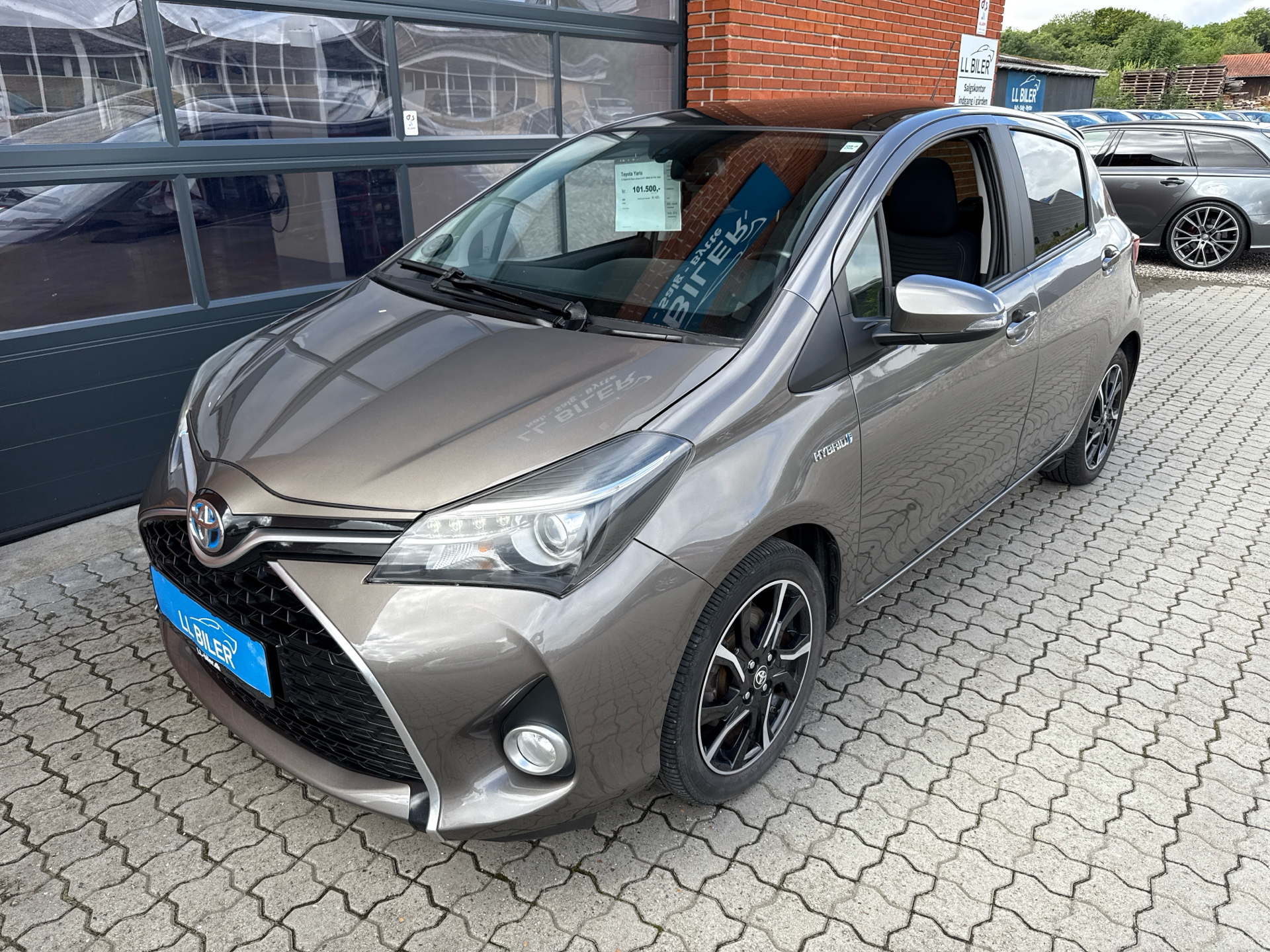 Billede af Toyota Yaris 1,5 Hybrid H2 Style Luksus E-CVT 100HK 5d Trinl. Gear