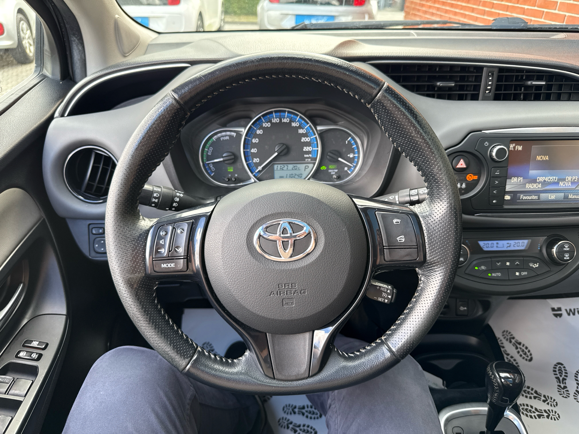Billede af Toyota Yaris 1,5 Hybrid H2 Style Luksus E-CVT 100HK 5d Trinl. Gear