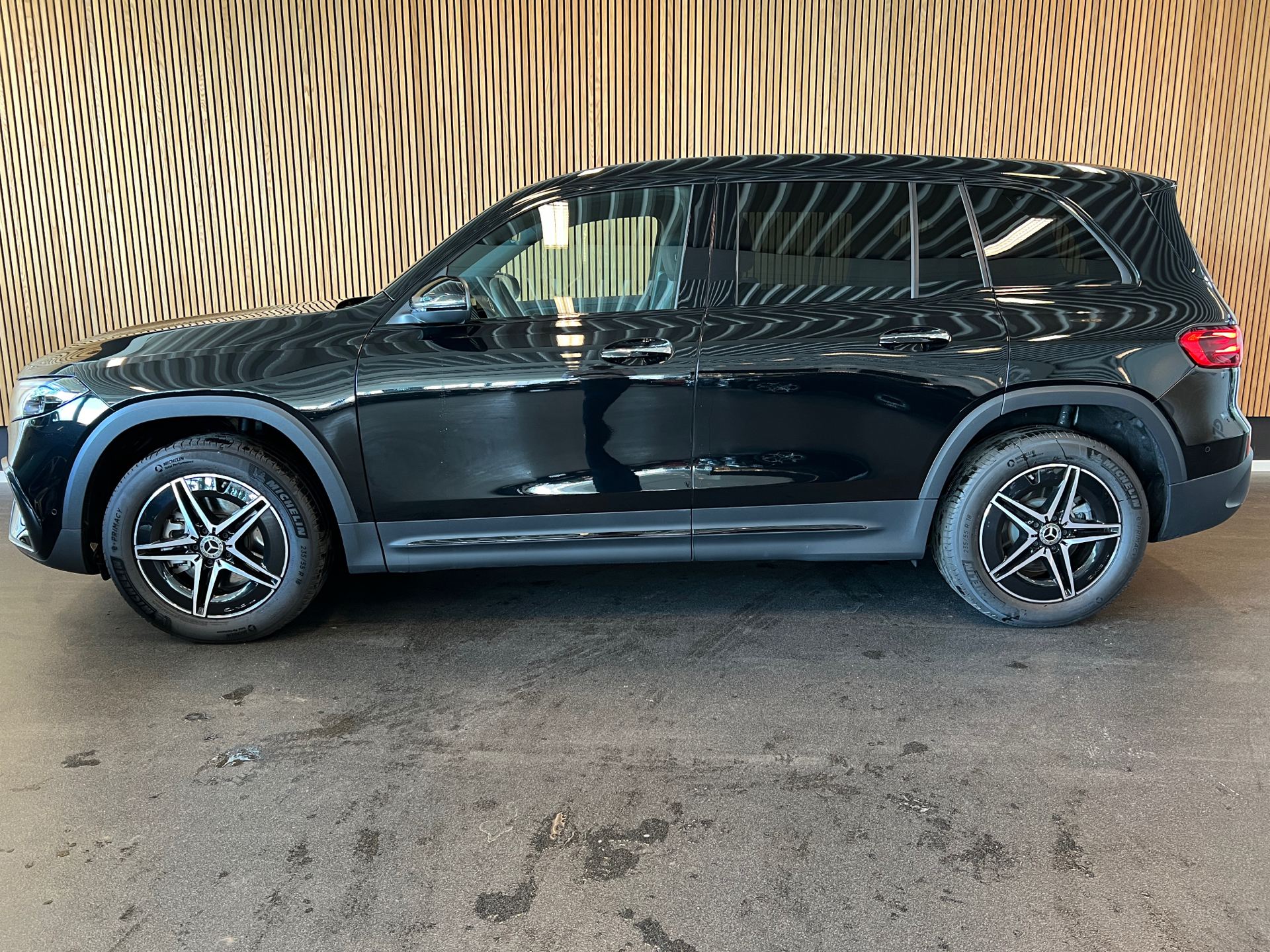 Billede af Mercedes-Benz EQB 250+ 7 pers. EL AMG Edition 190HK 5d Aut.