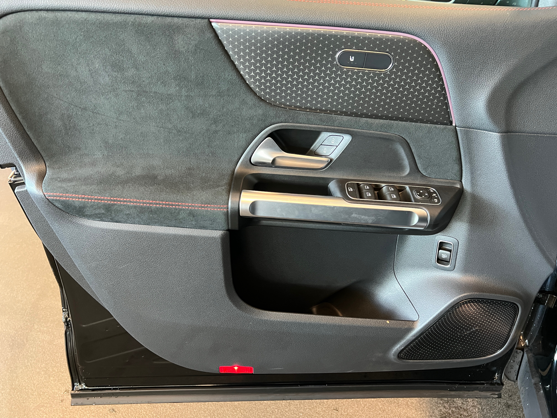 Billede af Mercedes-Benz EQB 250+ 7 pers. EL AMG Edition 190HK 5d Aut.