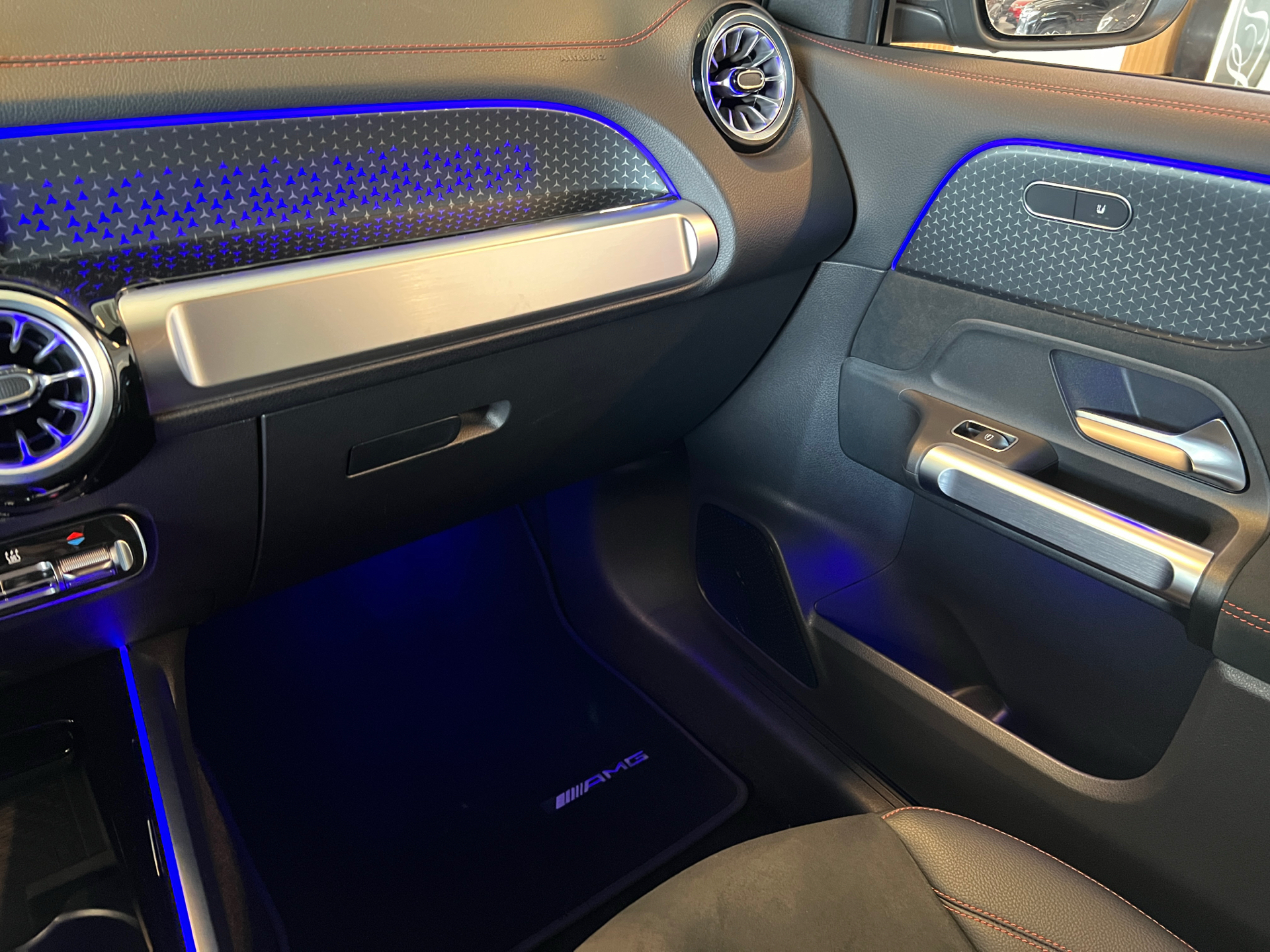 Billede af Mercedes-Benz EQB 250+ 7 pers. EL AMG Edition 190HK 5d Aut.