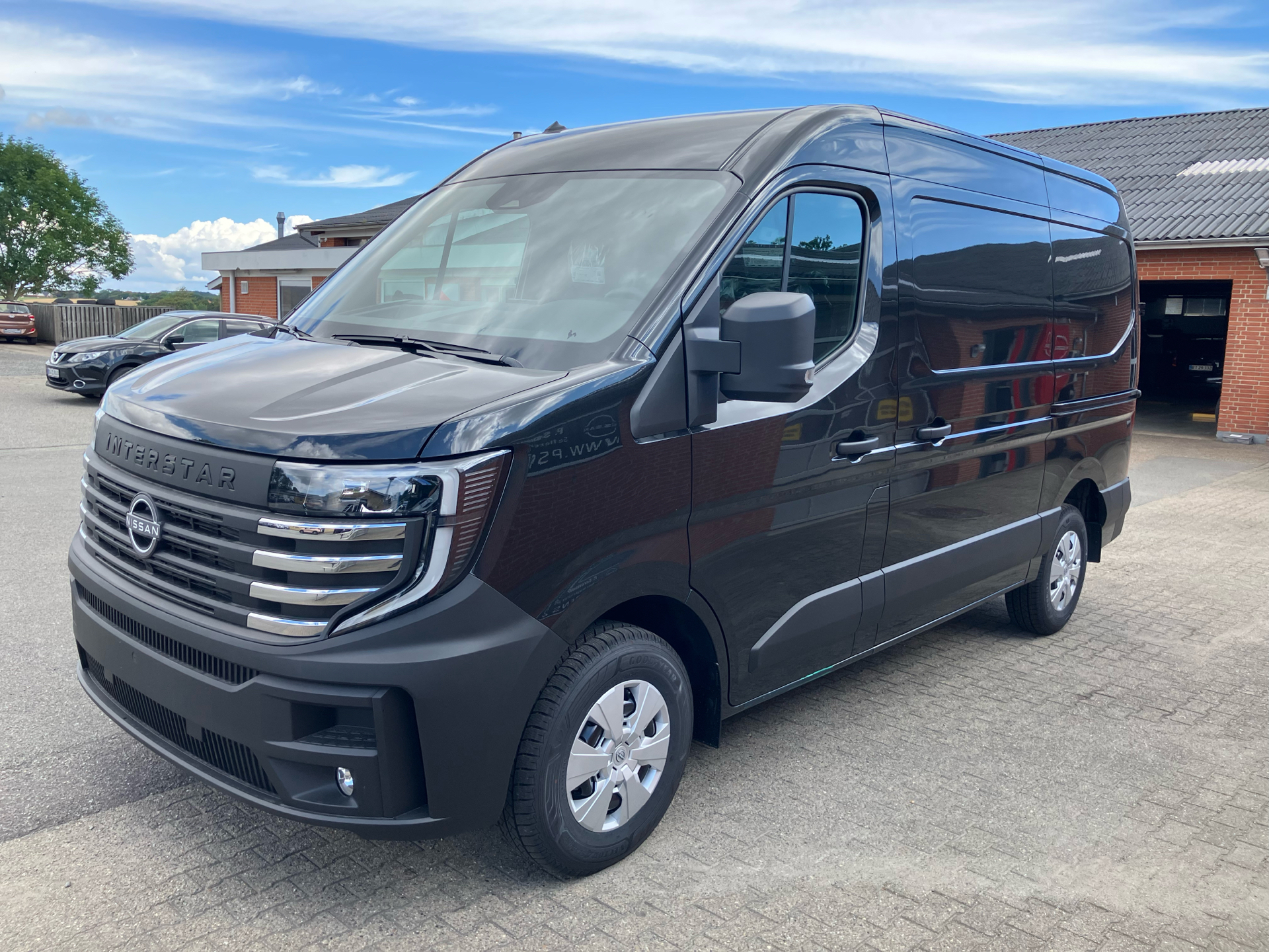 Billede af Nissan Interstar L2H2 2,3 DCi N-Connecta 150HK Van 6g Aut.