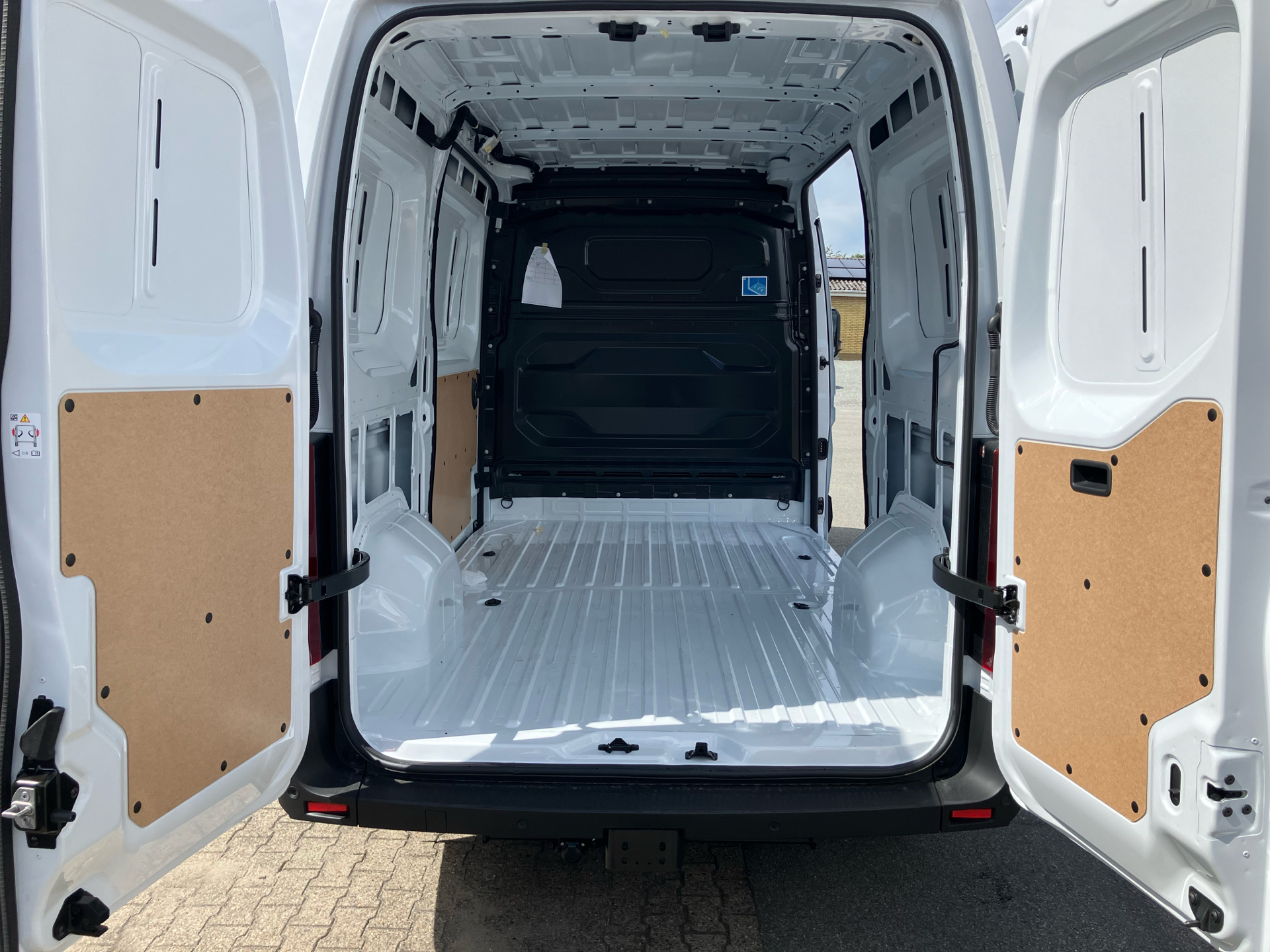 Billede af Nissan Interstar L2H2 2,3 DCi N-Connecta 150HK Van 6g Aut.
