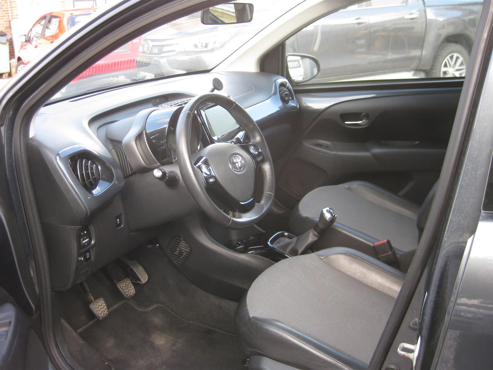 Billede af Toyota Aygo 1,0 VVT-I X-Wave Sky 69HK 5d