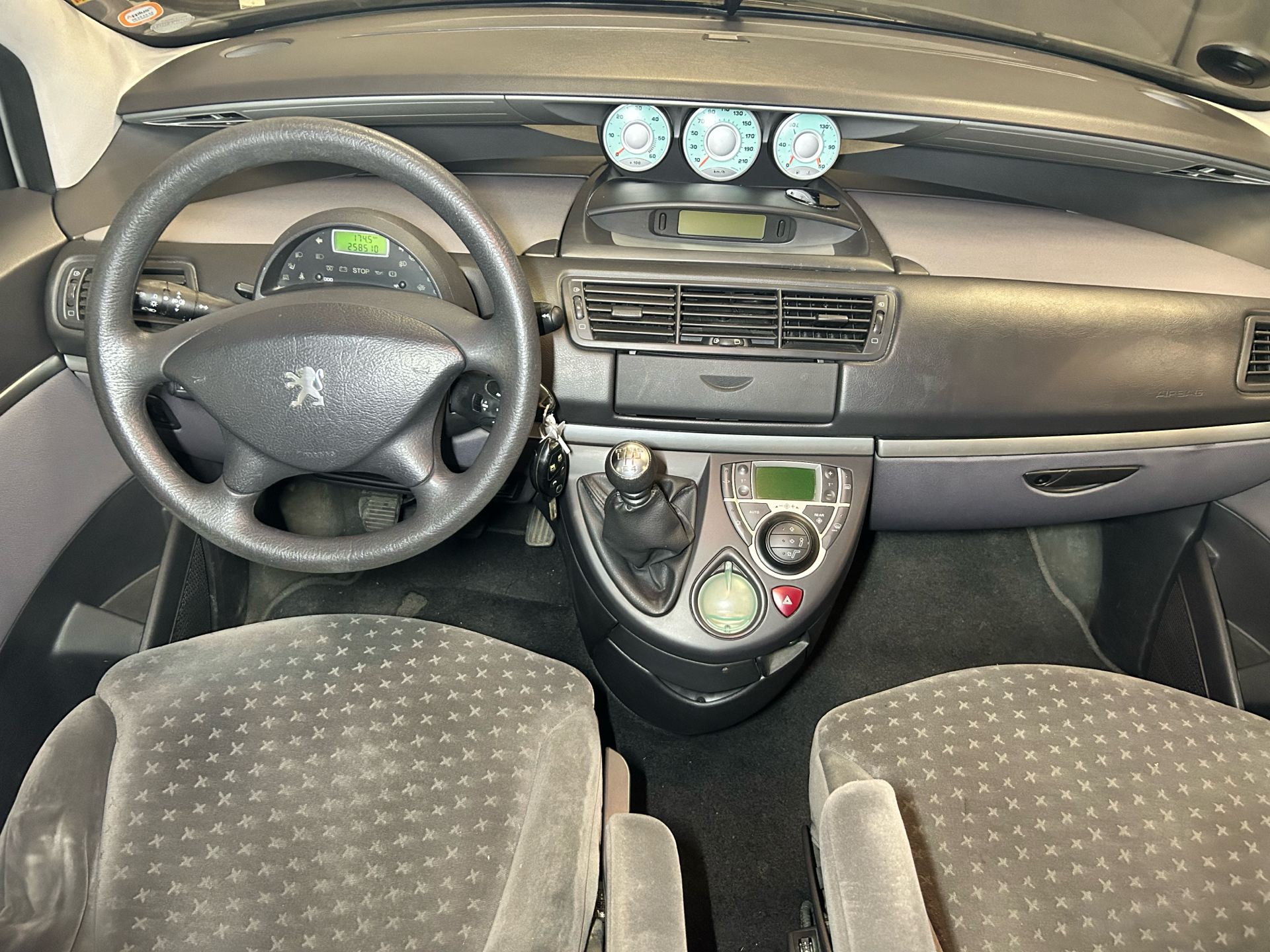 Billede af Peugeot 807 2,2 HDI SR 130HK